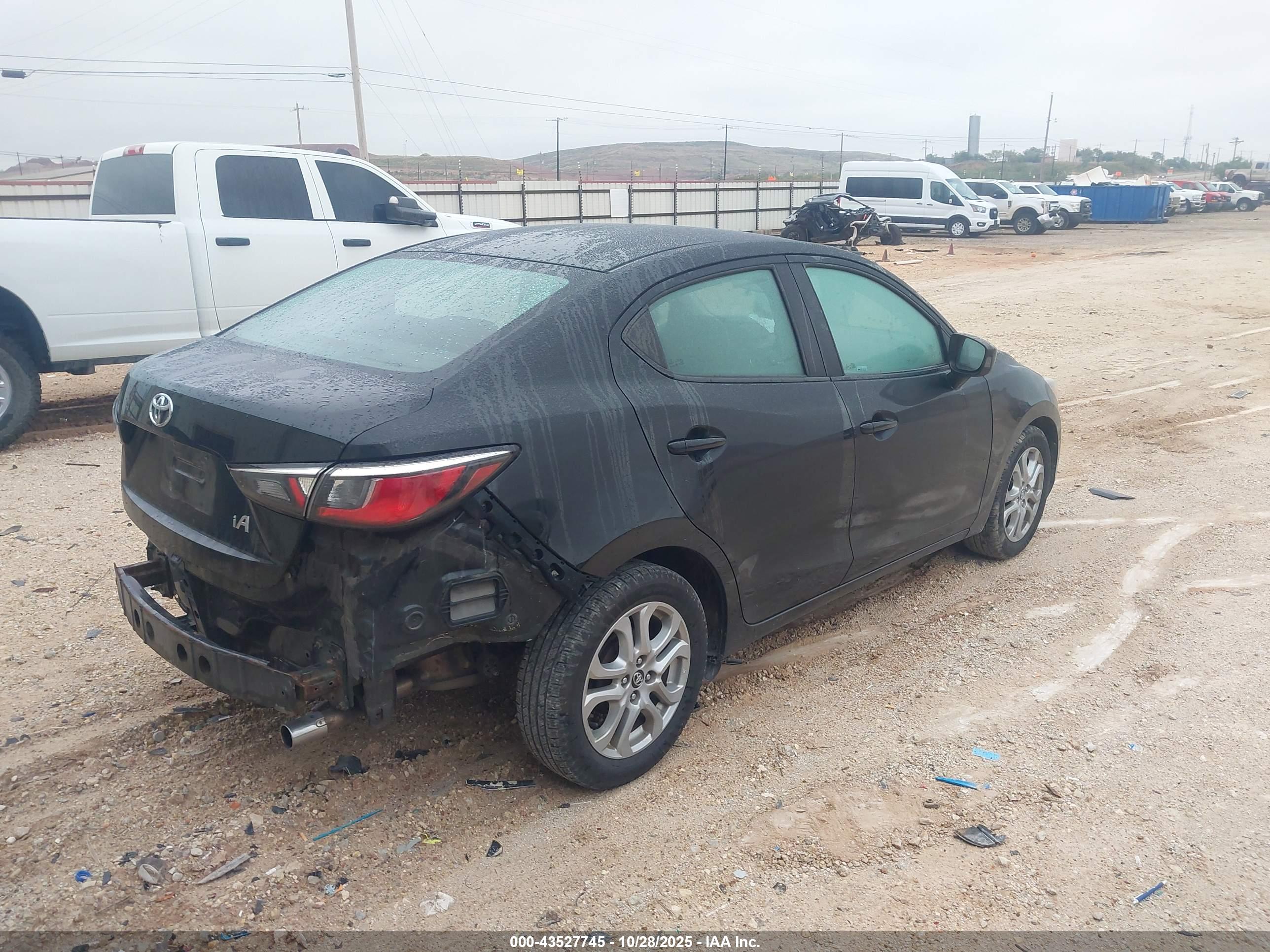 TOYOTA YARIS image 4