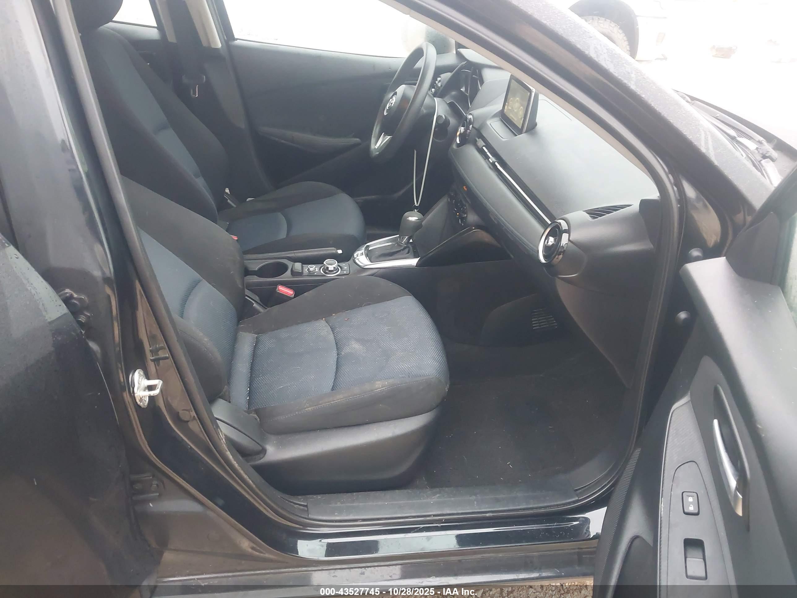 TOYOTA YARIS image 5