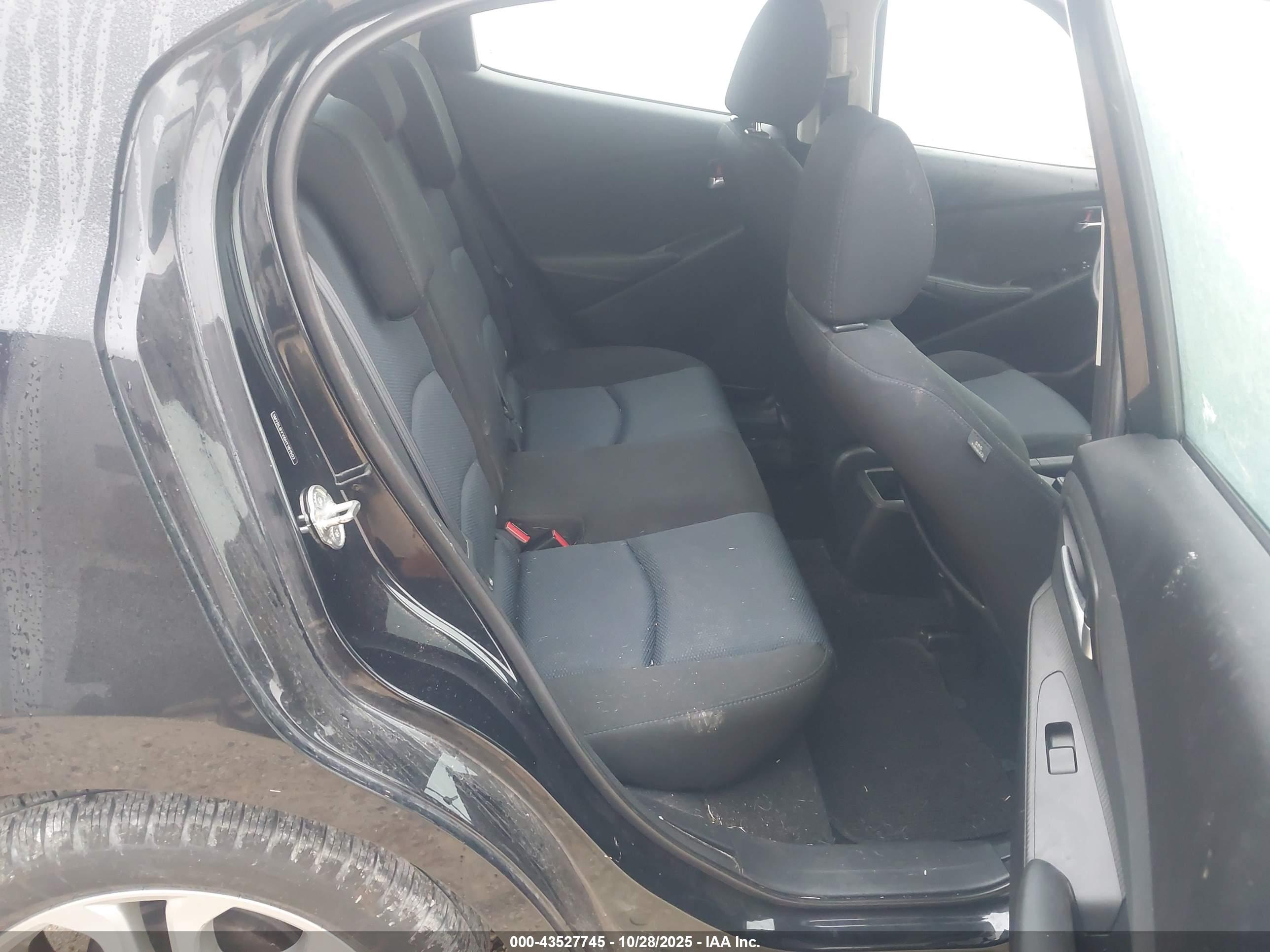 TOYOTA YARIS image 8