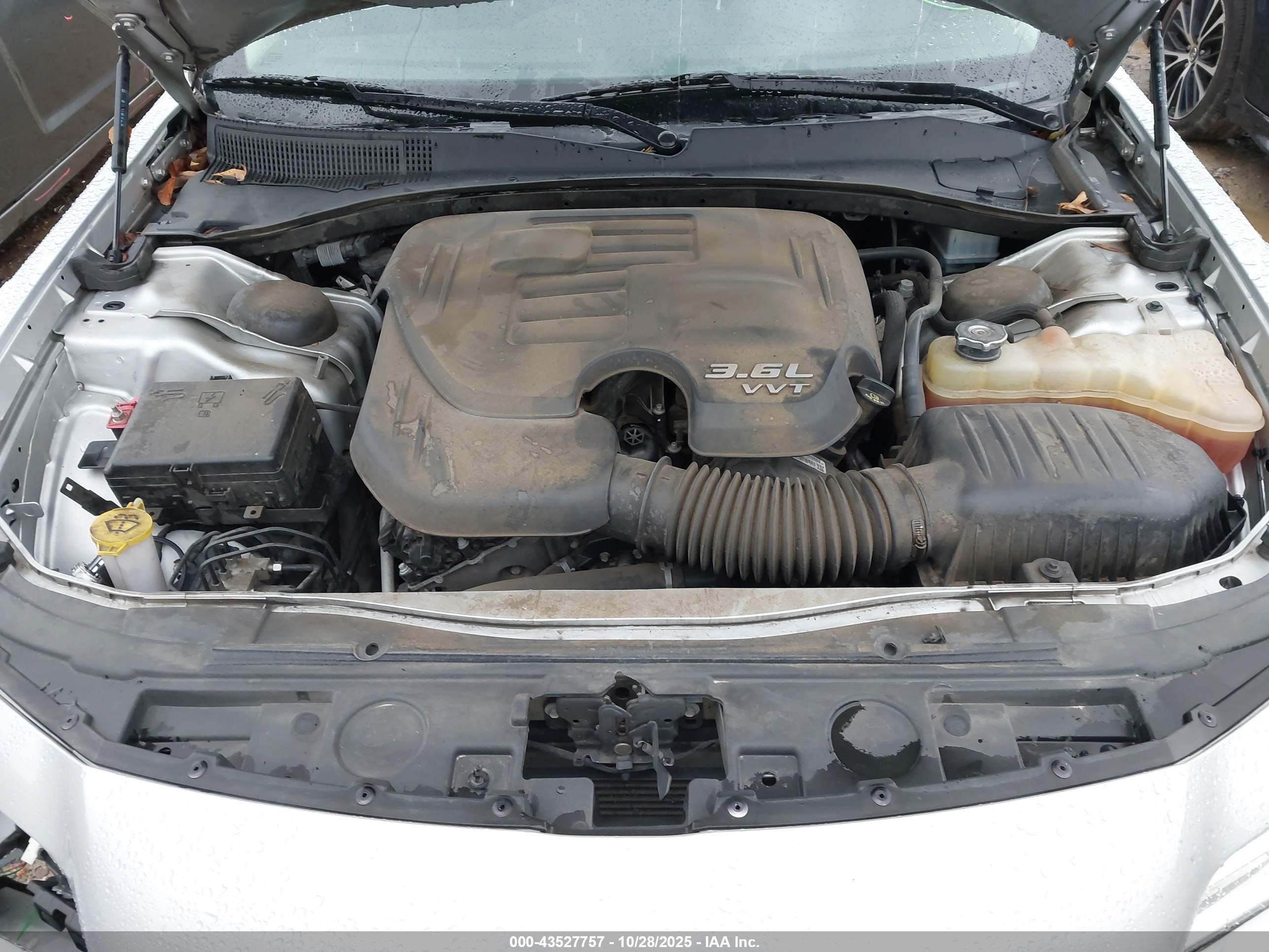 CHRYSLER 300 image 10