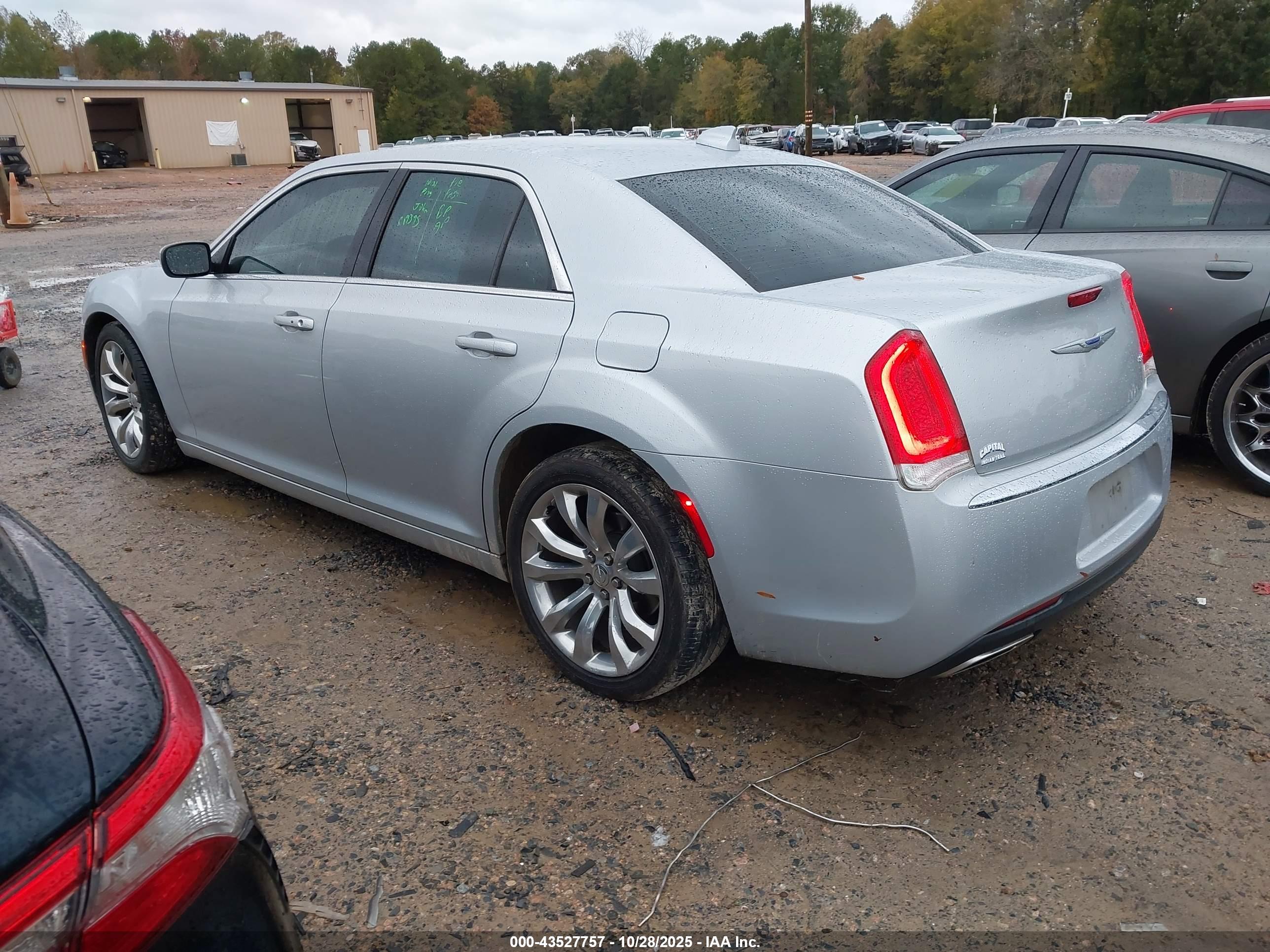 CHRYSLER 300 image 3
