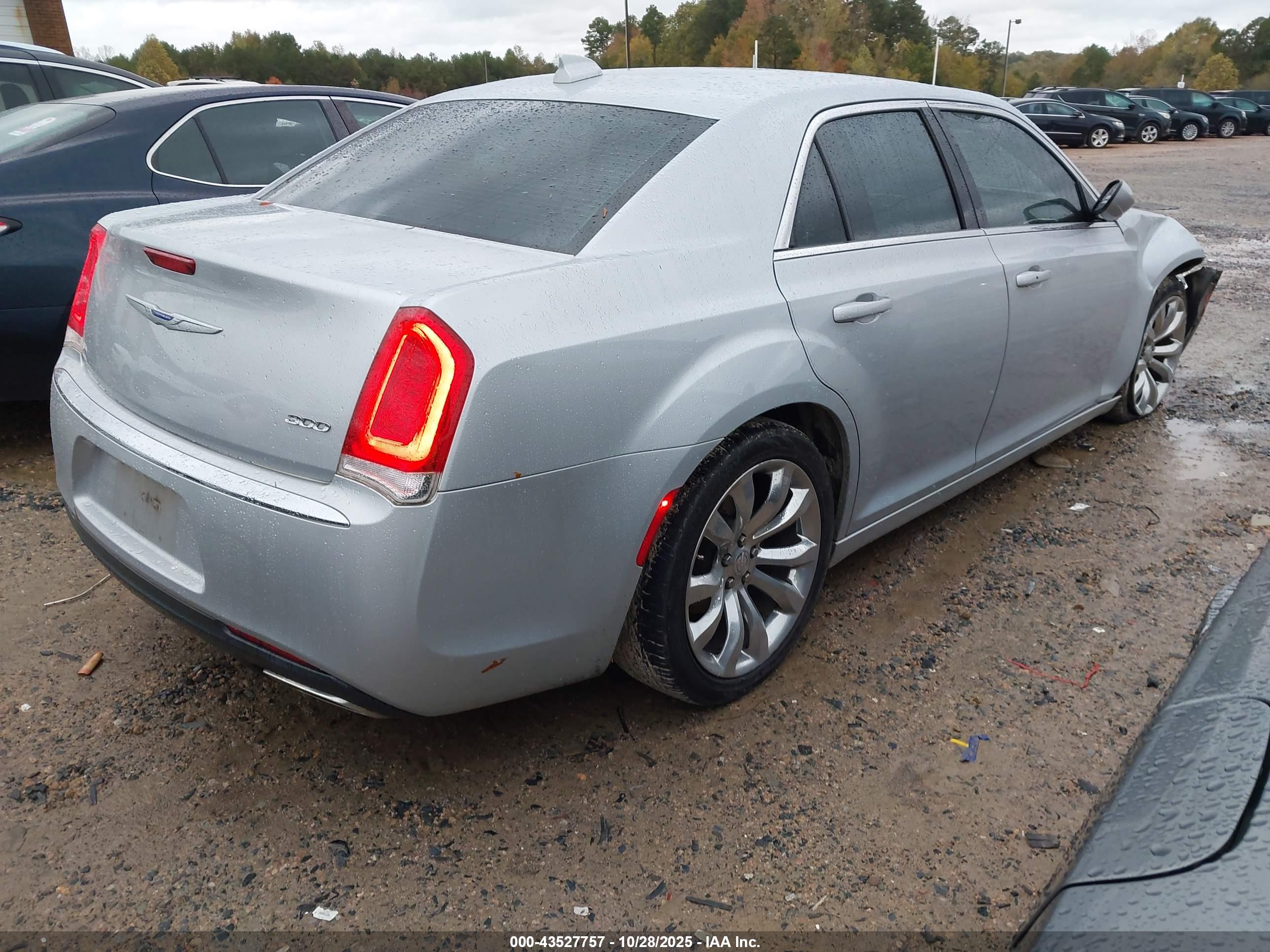 CHRYSLER 300 image 4