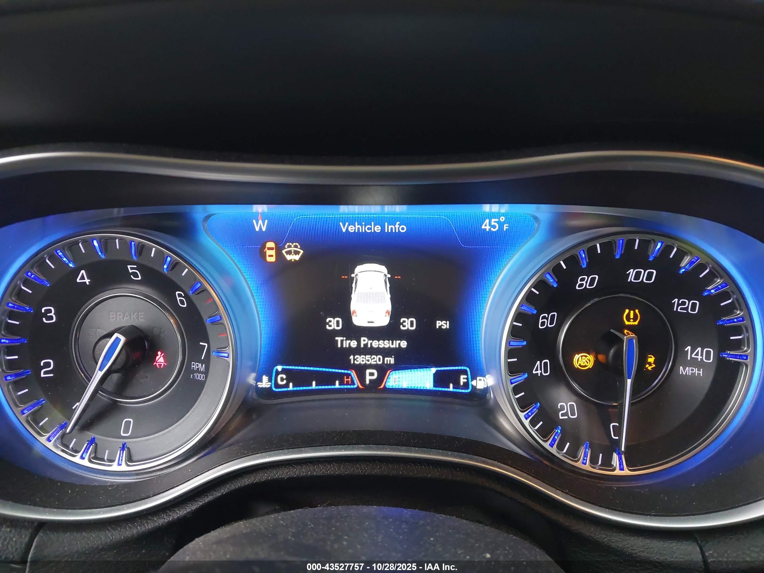 CHRYSLER 300 image 7