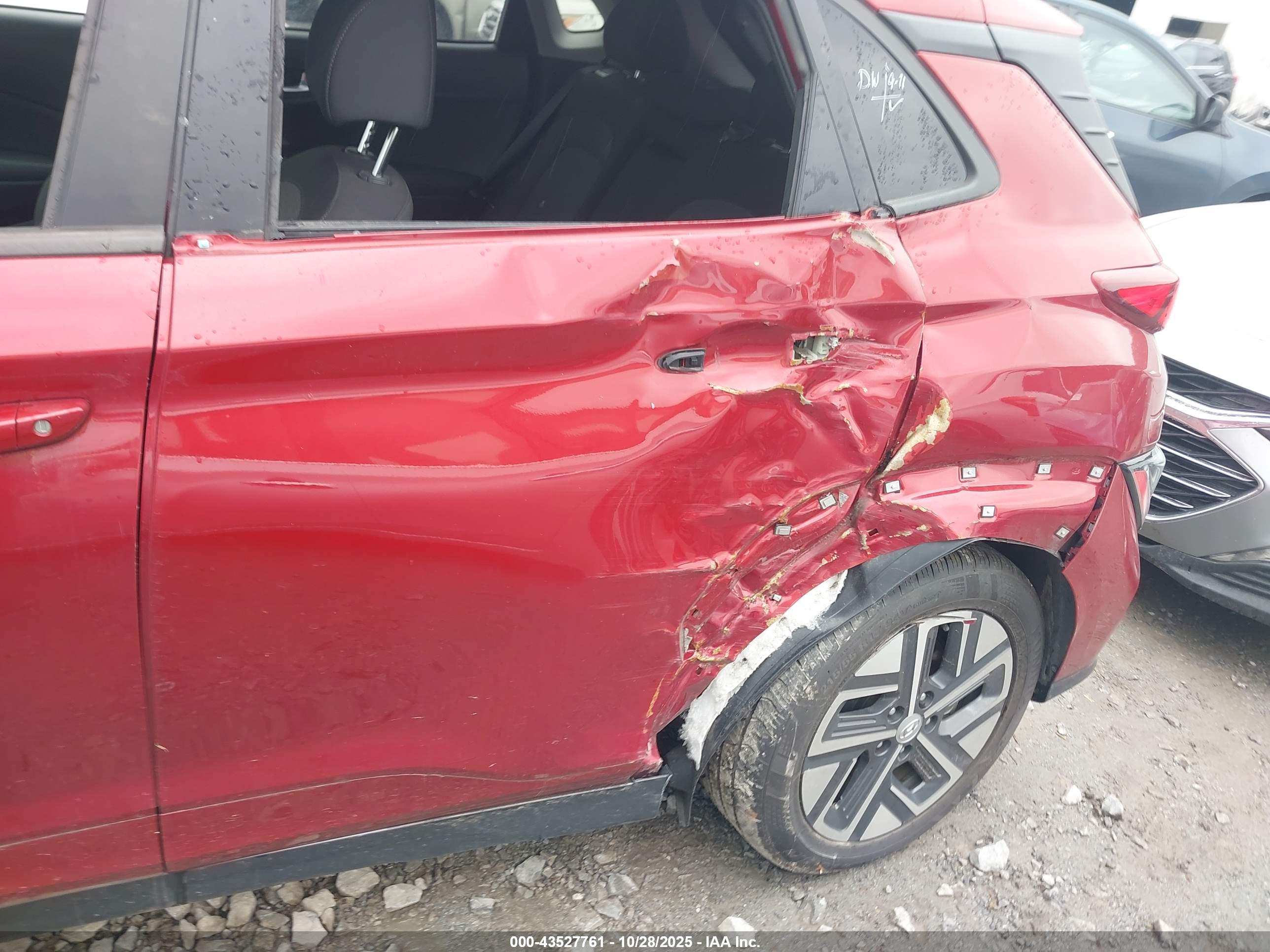 HYUNDAI KONA image 6