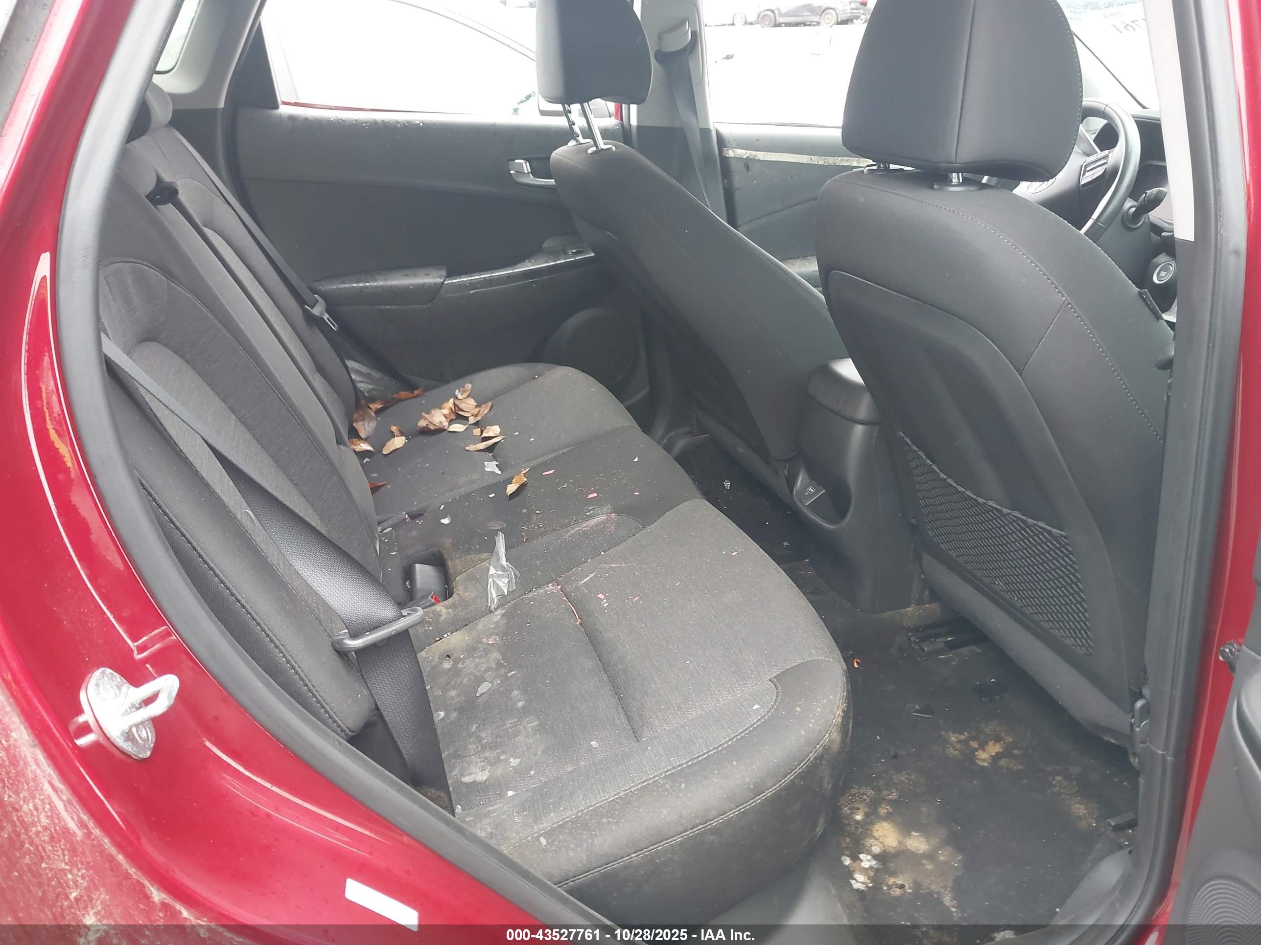 HYUNDAI KONA image 8