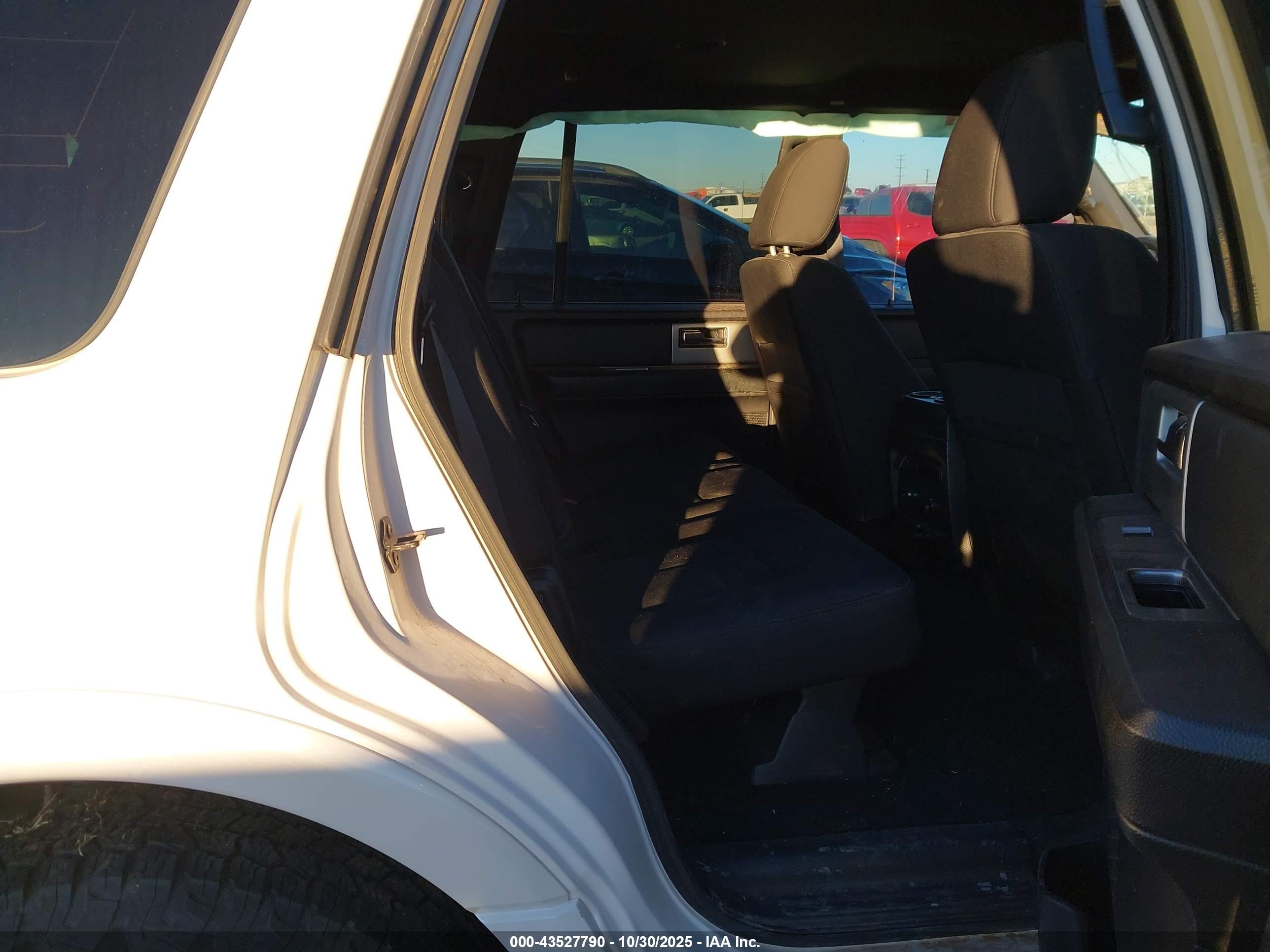 FORD EXPEDITION image 8