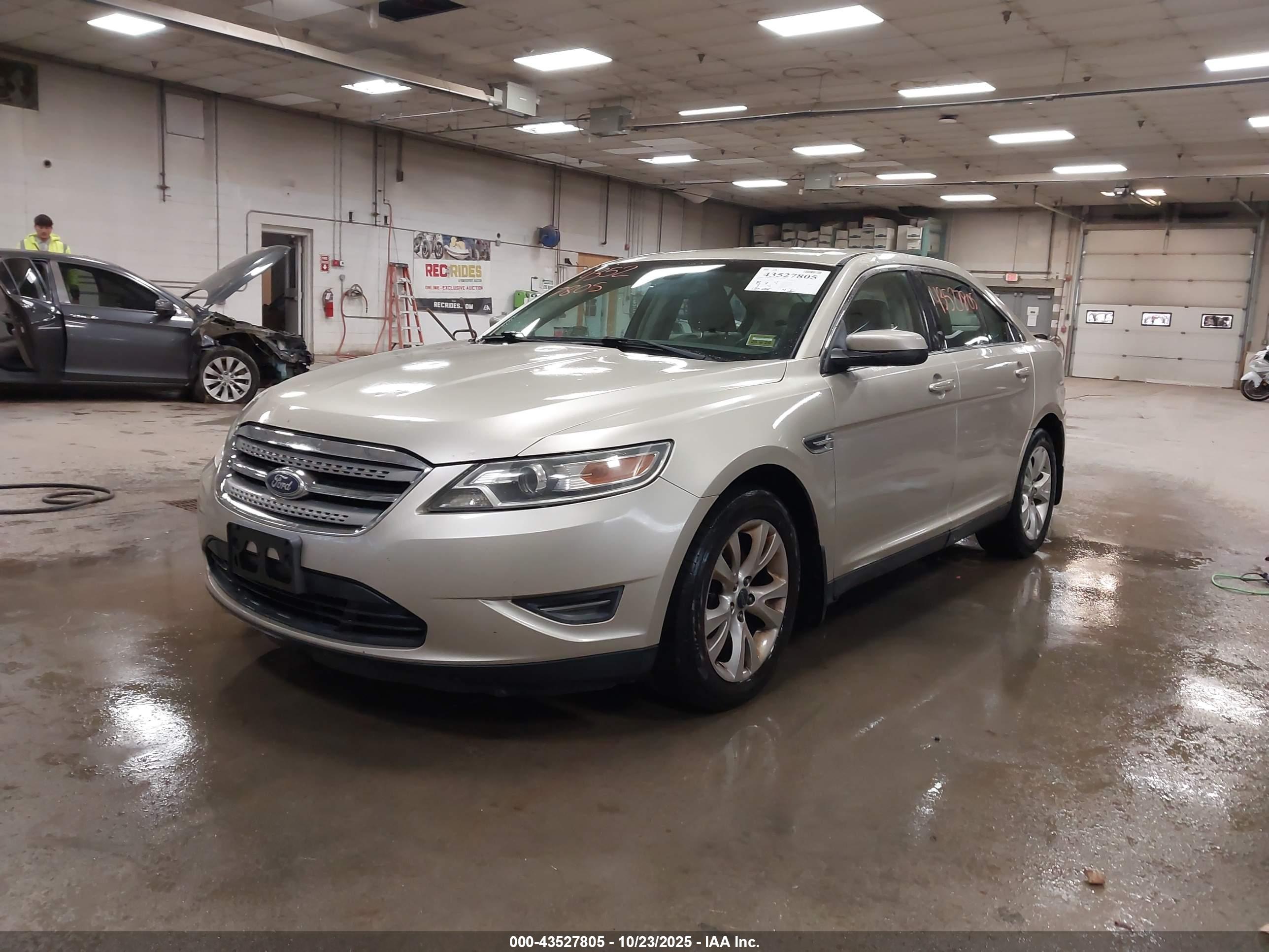 FORD TAURUS image 2