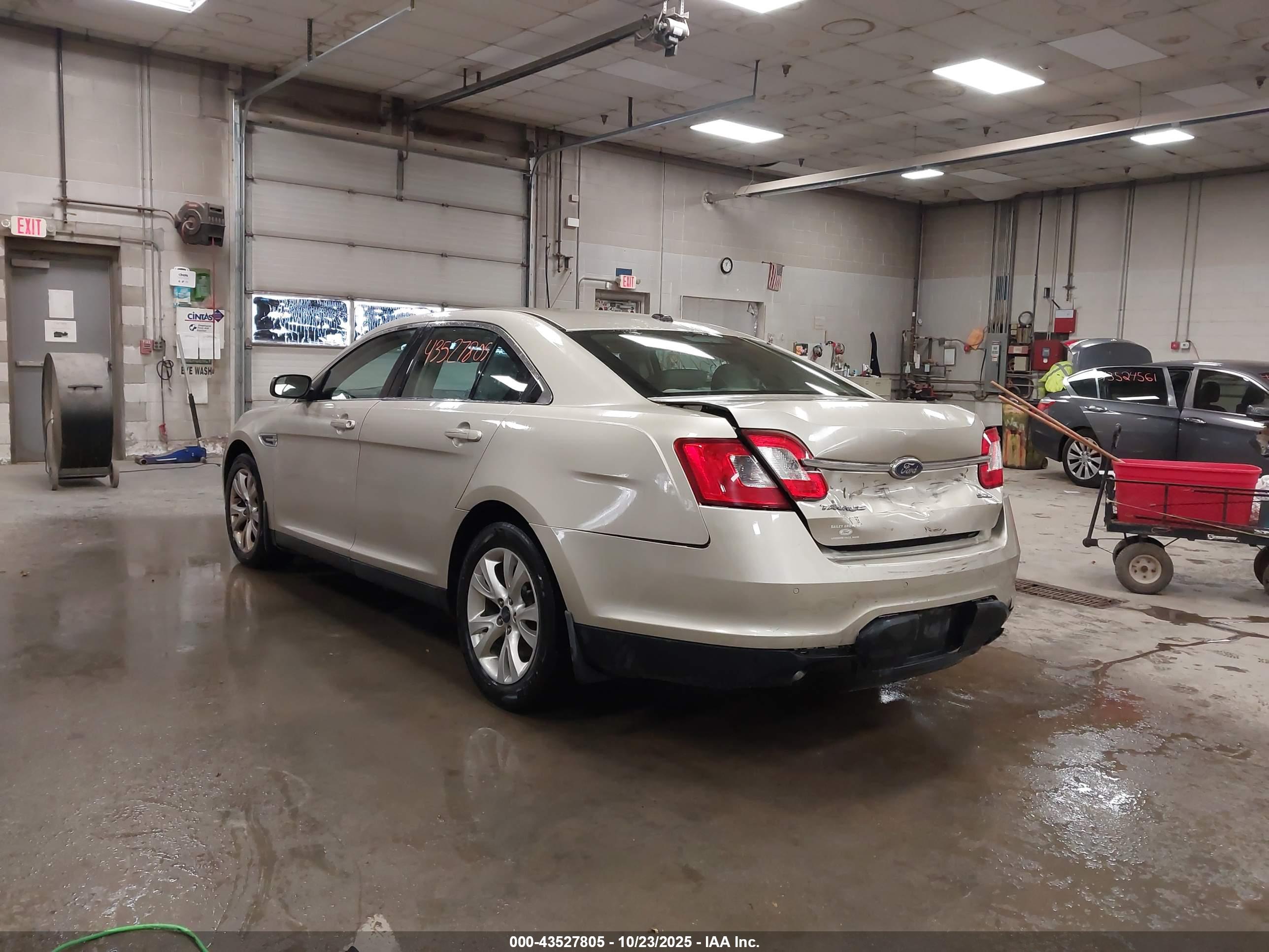 FORD TAURUS image 3