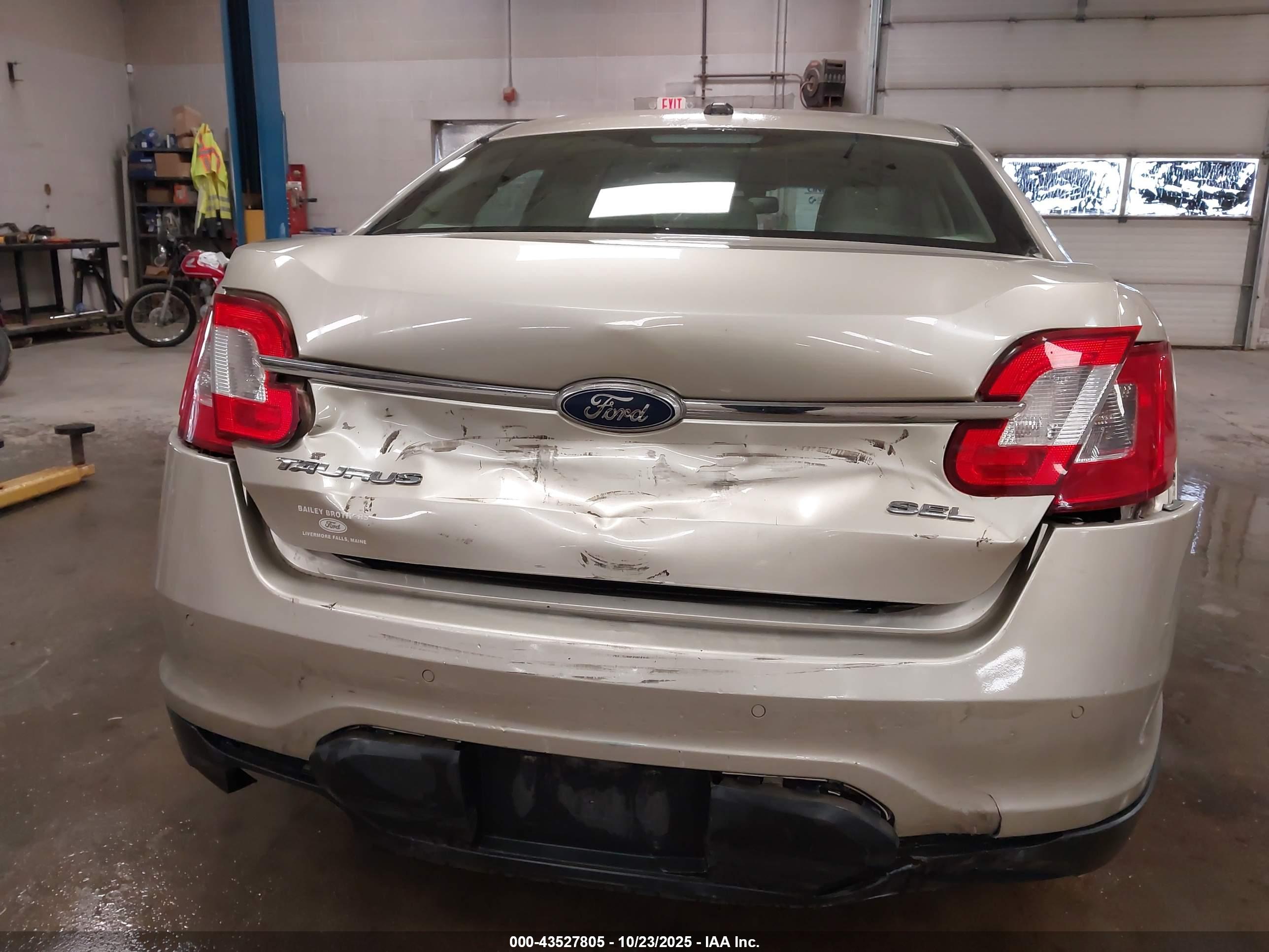 FORD TAURUS image 6
