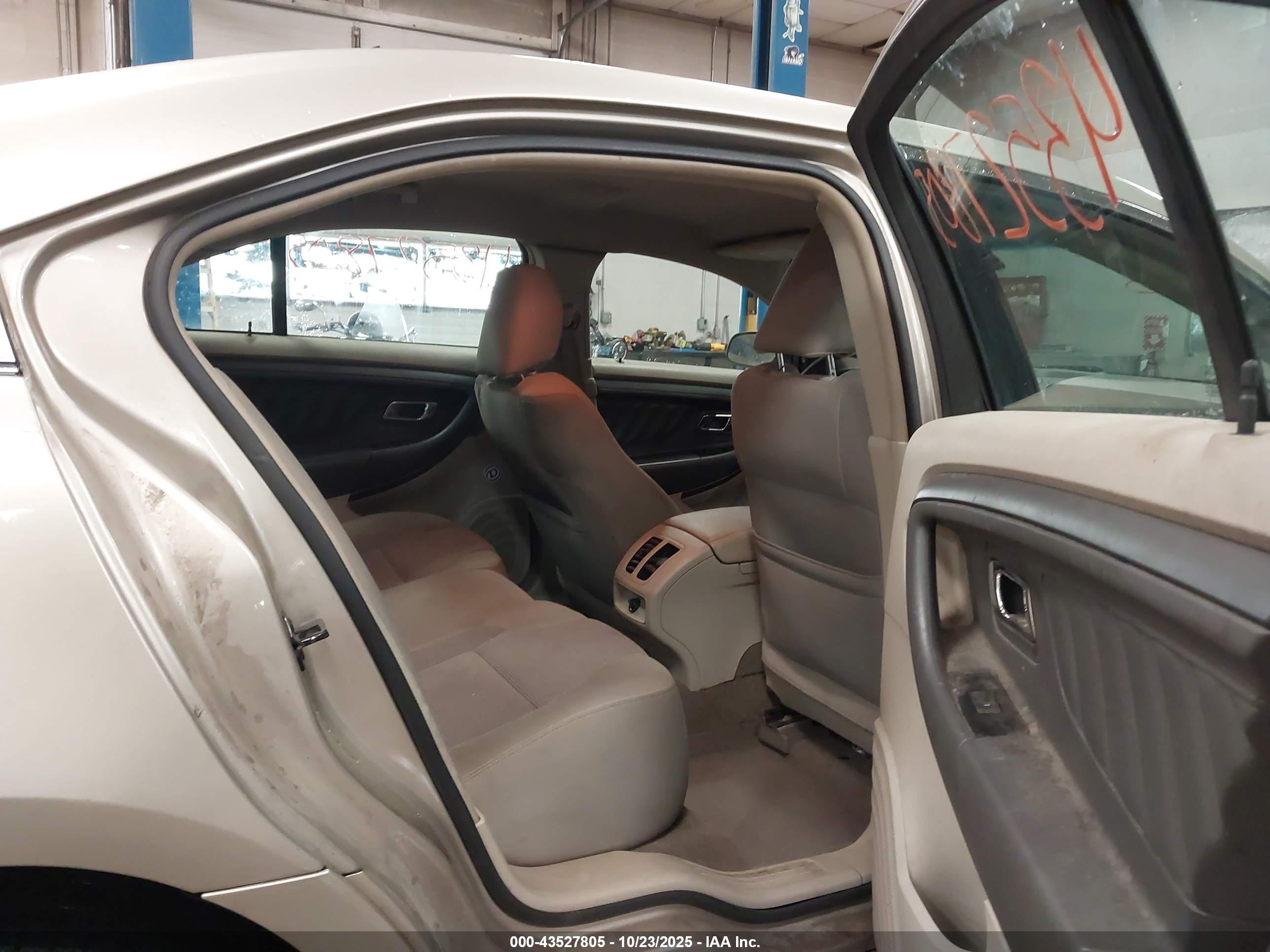 FORD TAURUS image 8