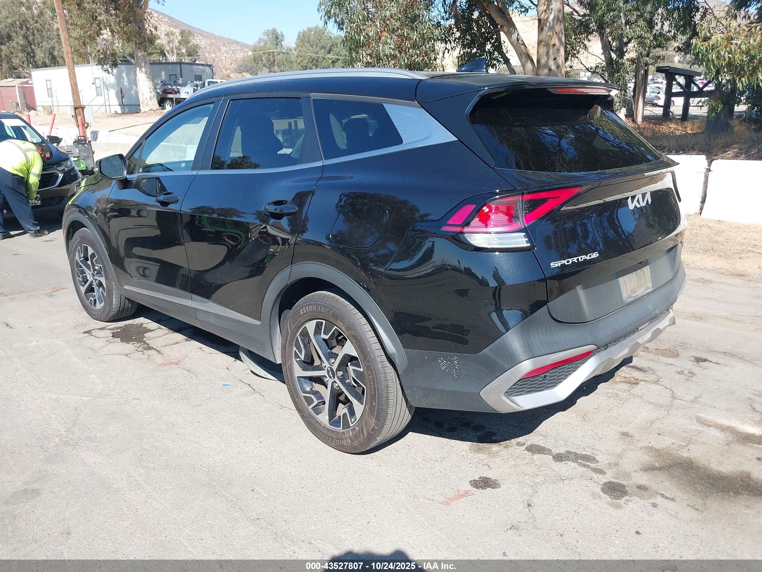 KIA SPORTAGE image 3