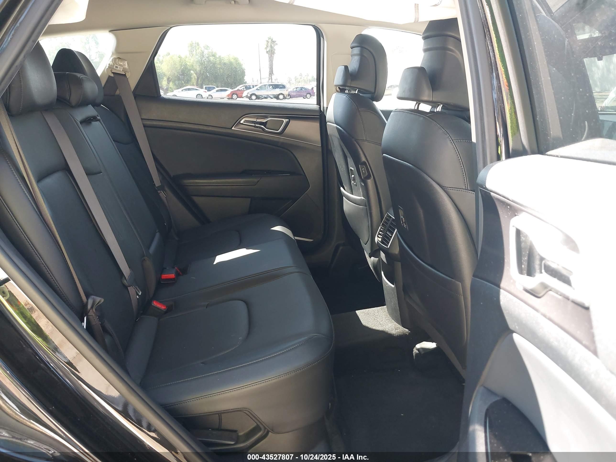 KIA SPORTAGE image 8