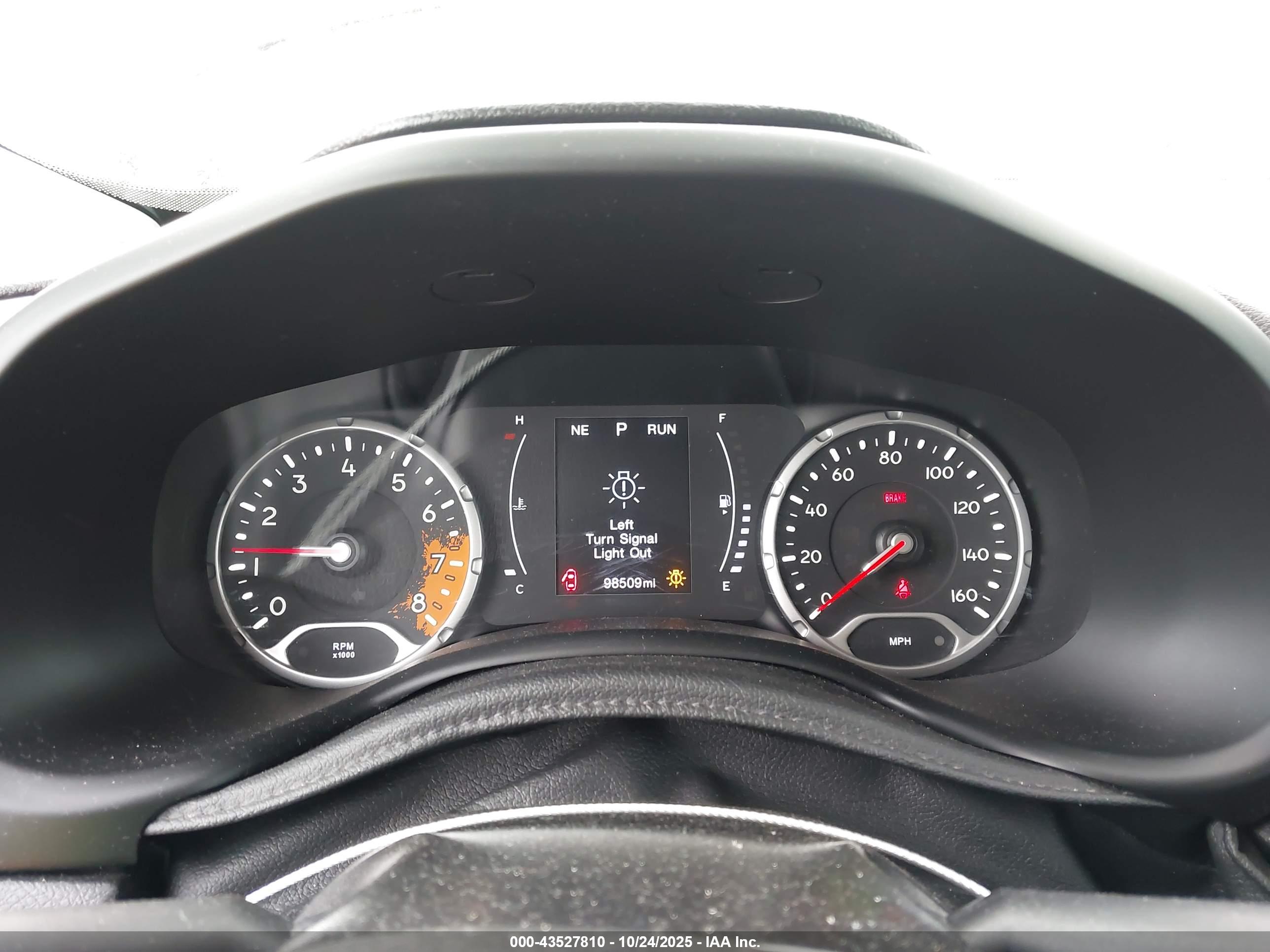 JEEP RENEGADE image 7