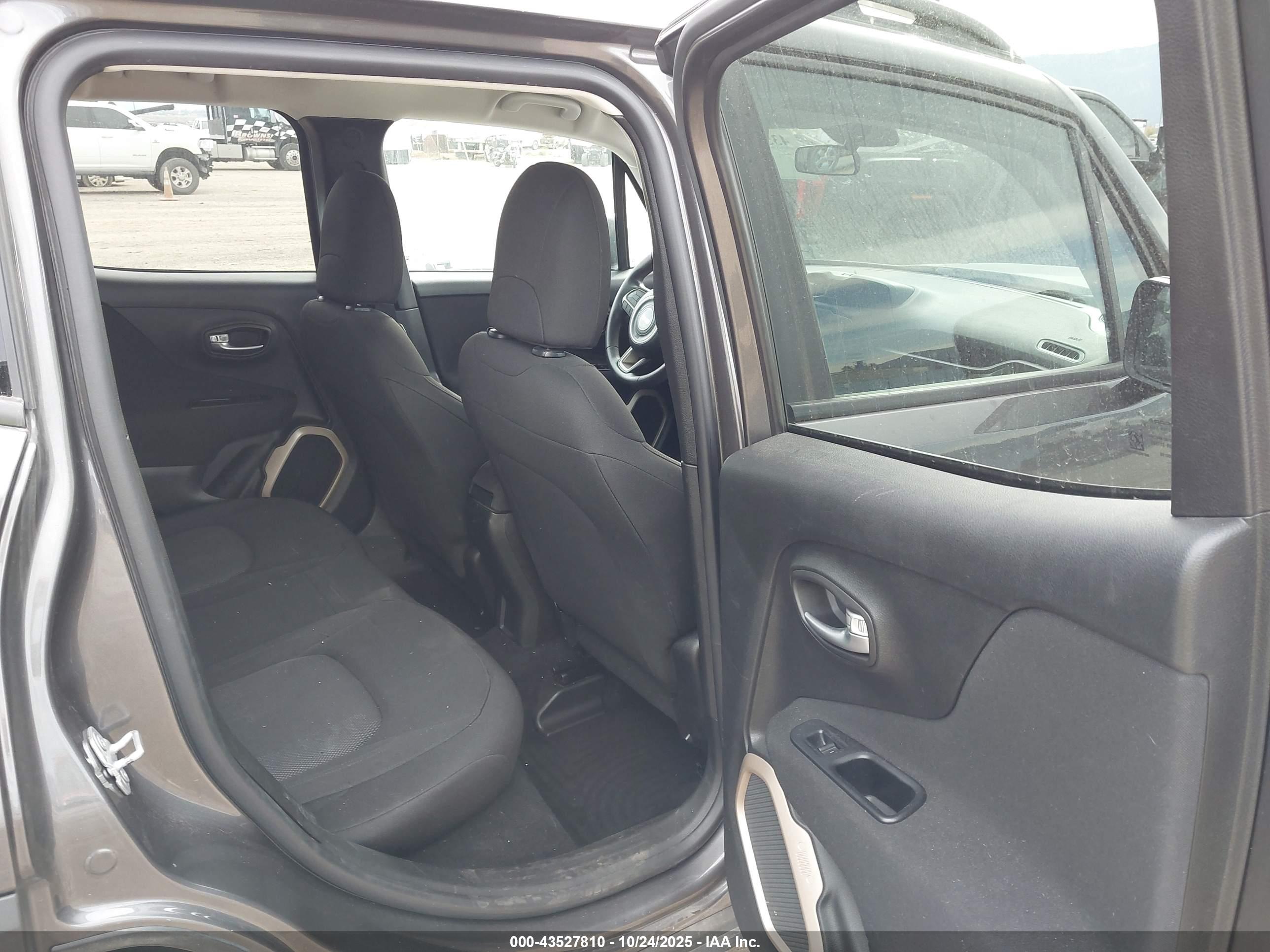 JEEP RENEGADE image 8