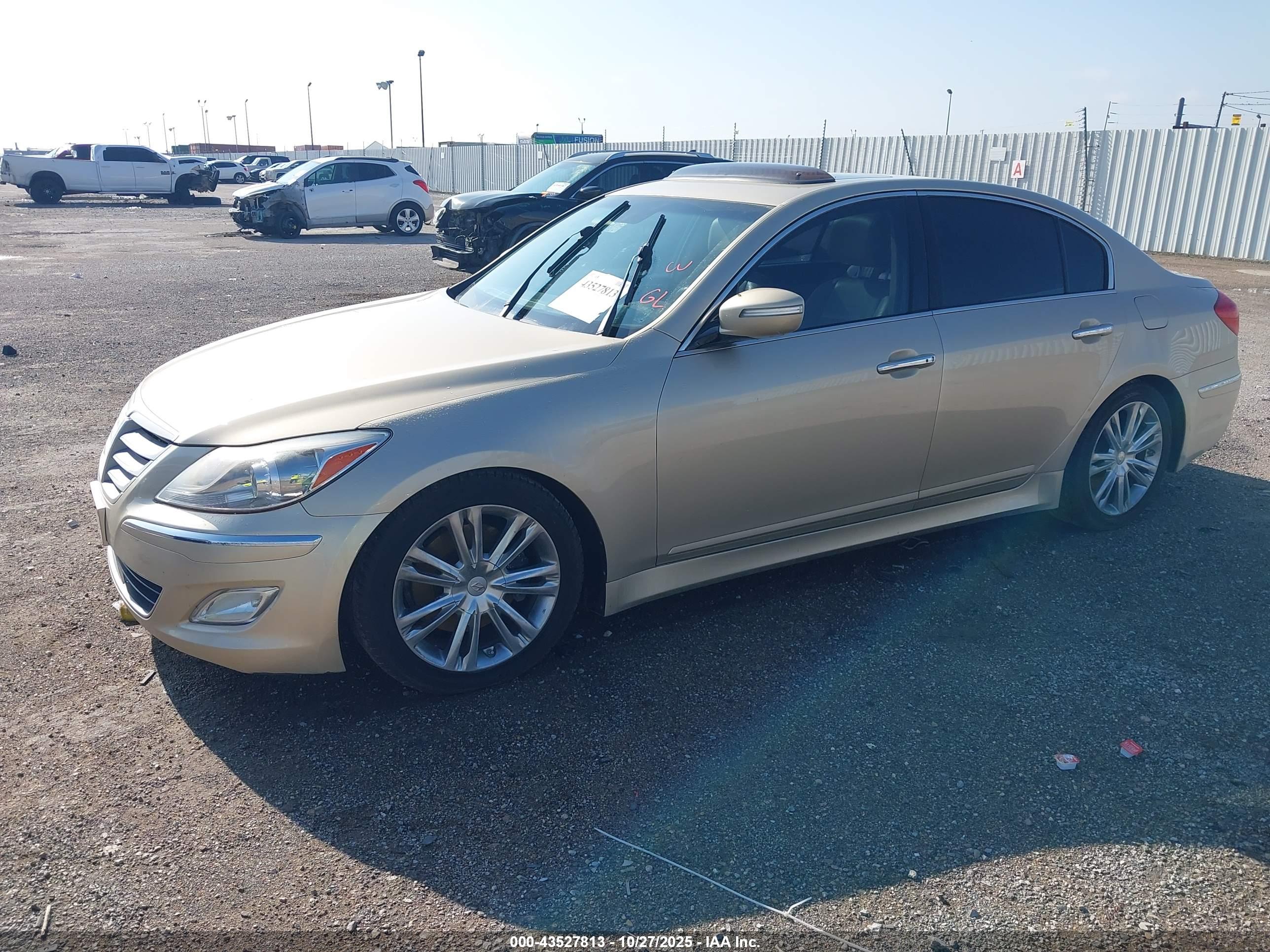 HYUNDAI GENESIS image 2