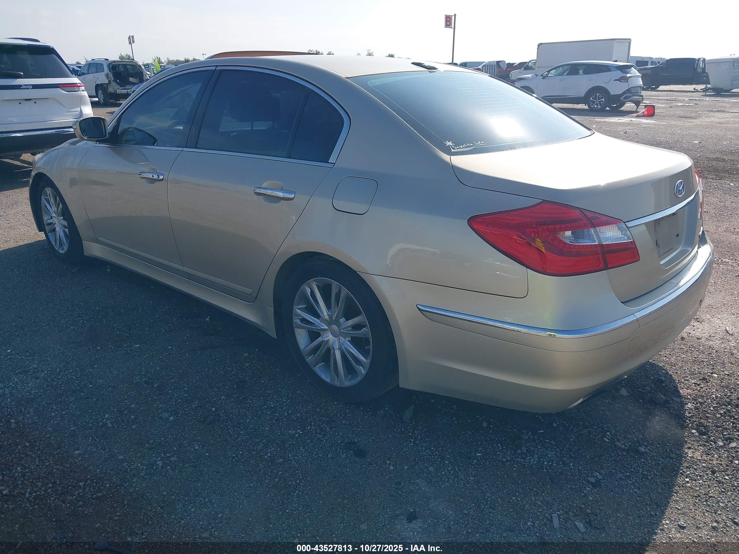 HYUNDAI GENESIS image 3