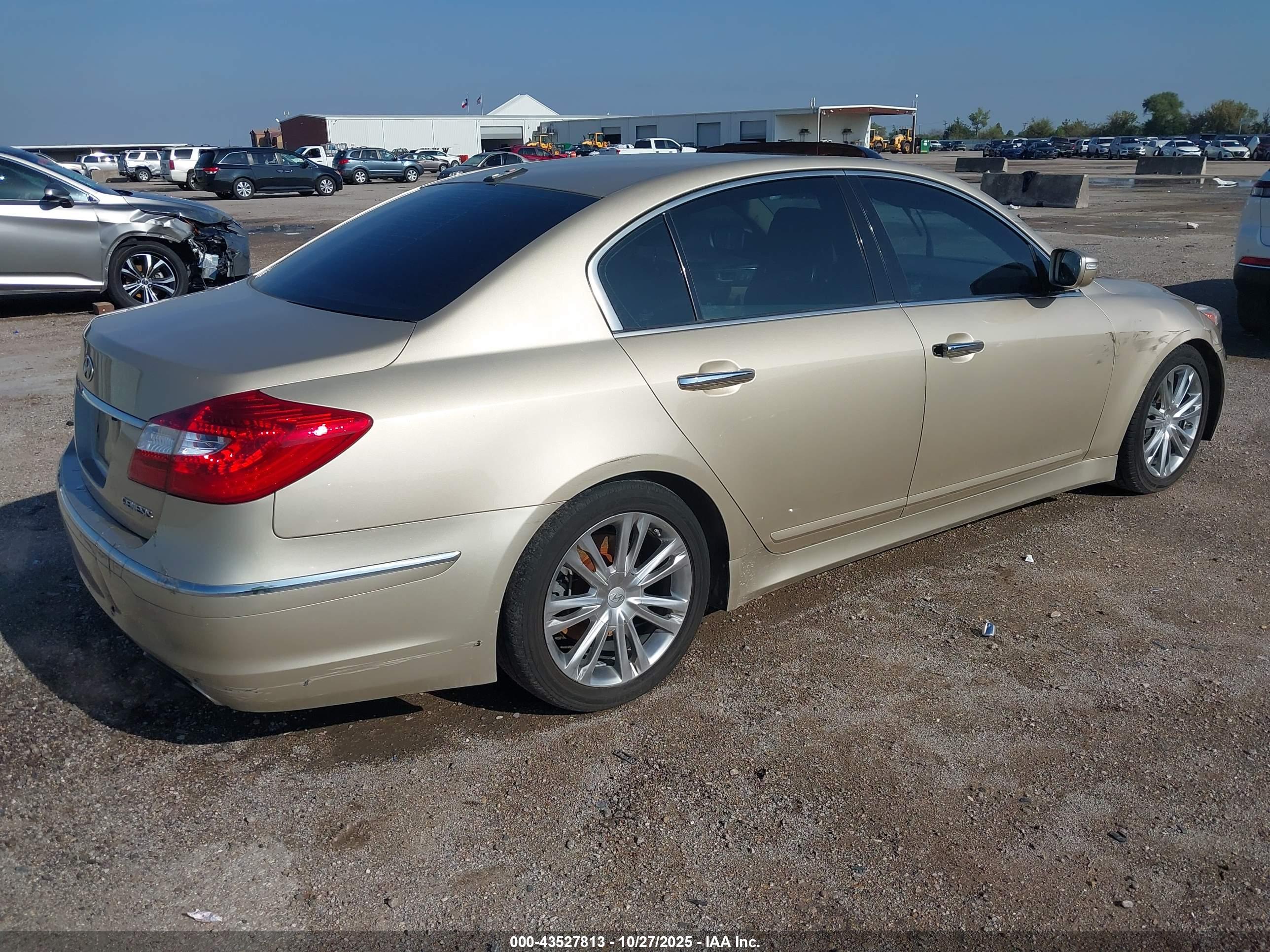 HYUNDAI GENESIS image 4