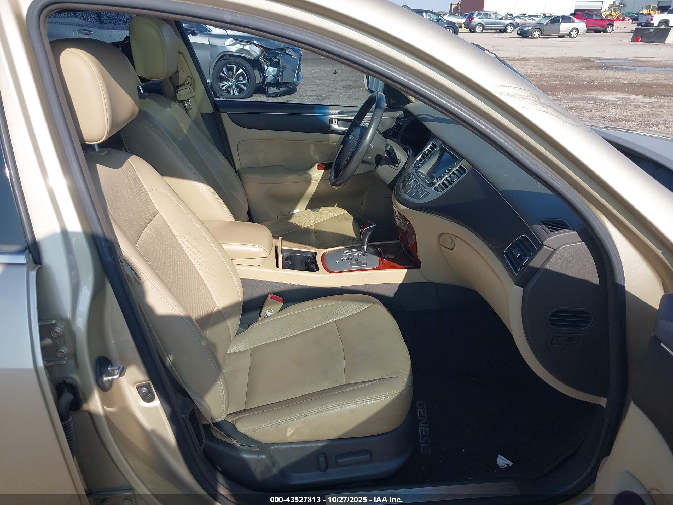 HYUNDAI GENESIS image 5