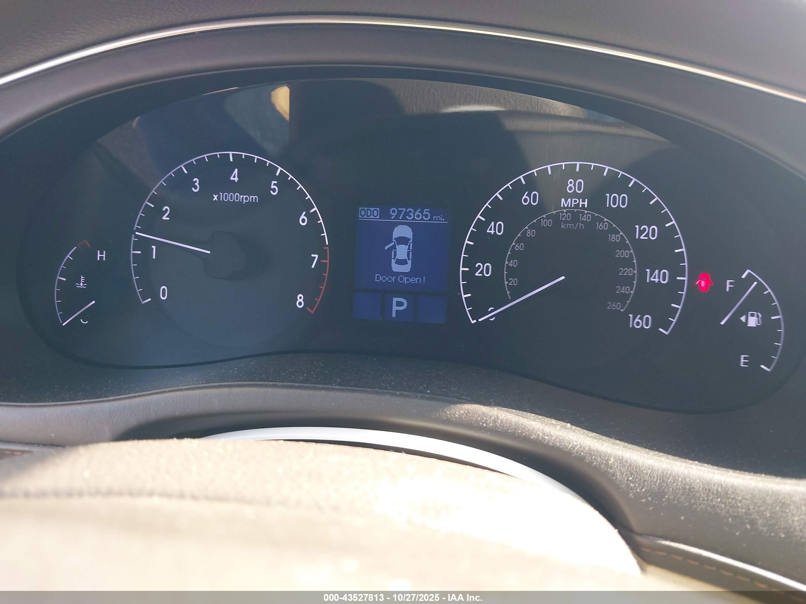 HYUNDAI GENESIS image 7