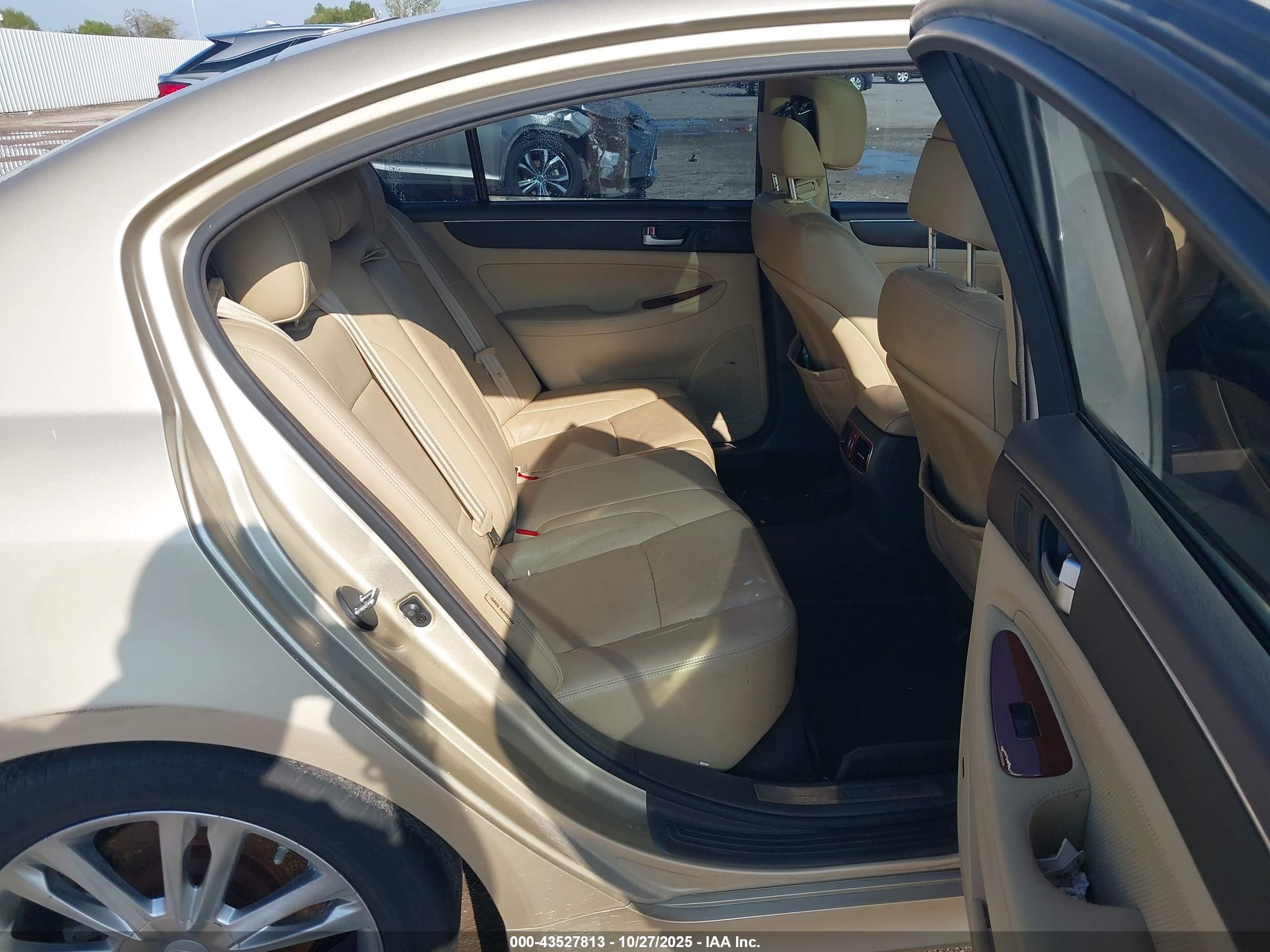 HYUNDAI GENESIS image 8