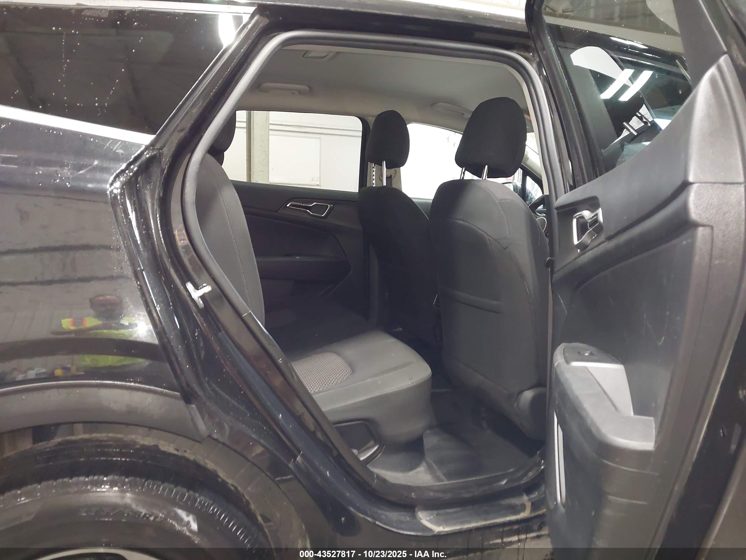 KIA SPORTAGE image 8