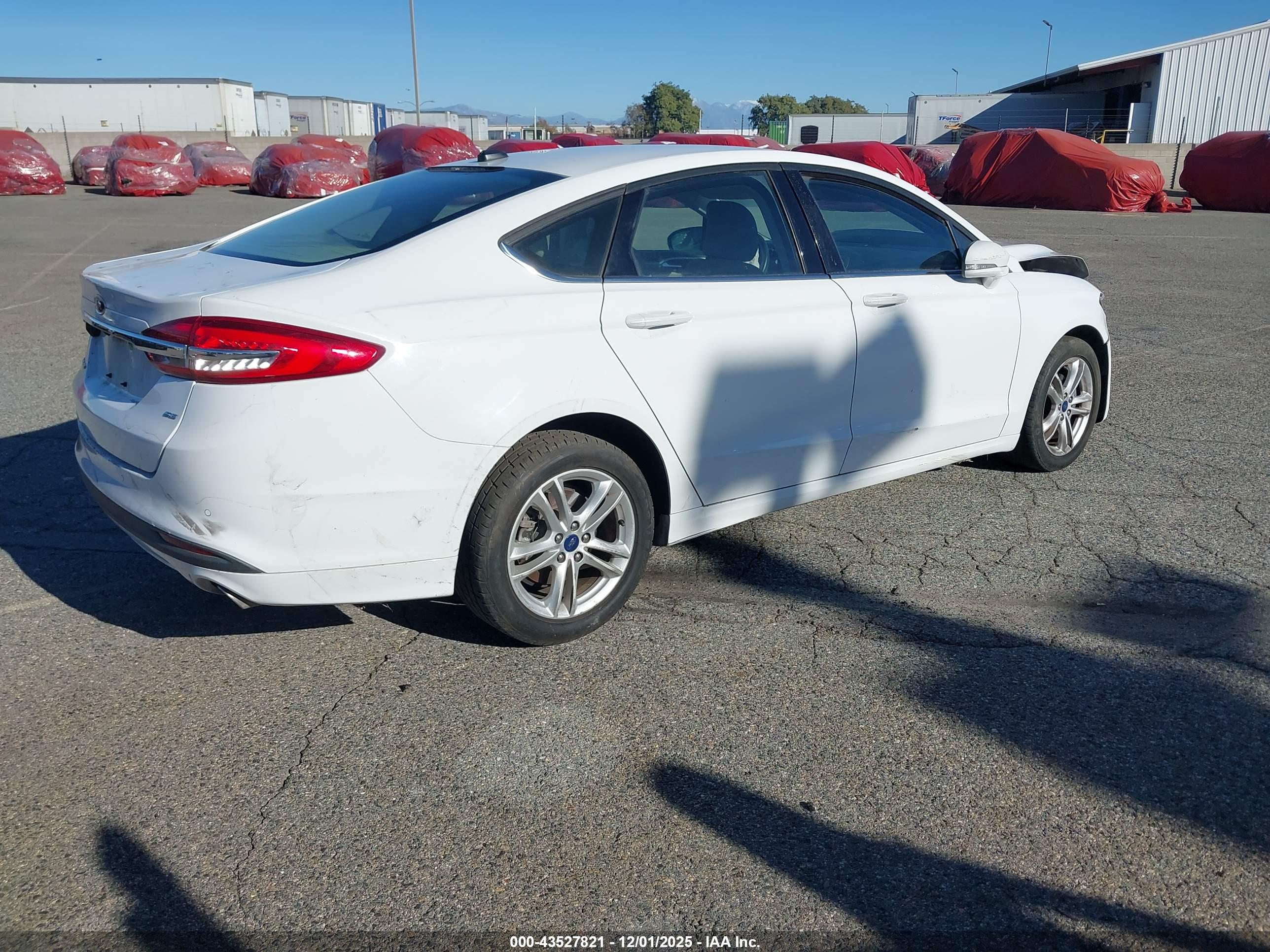 FORD FUSION image 4