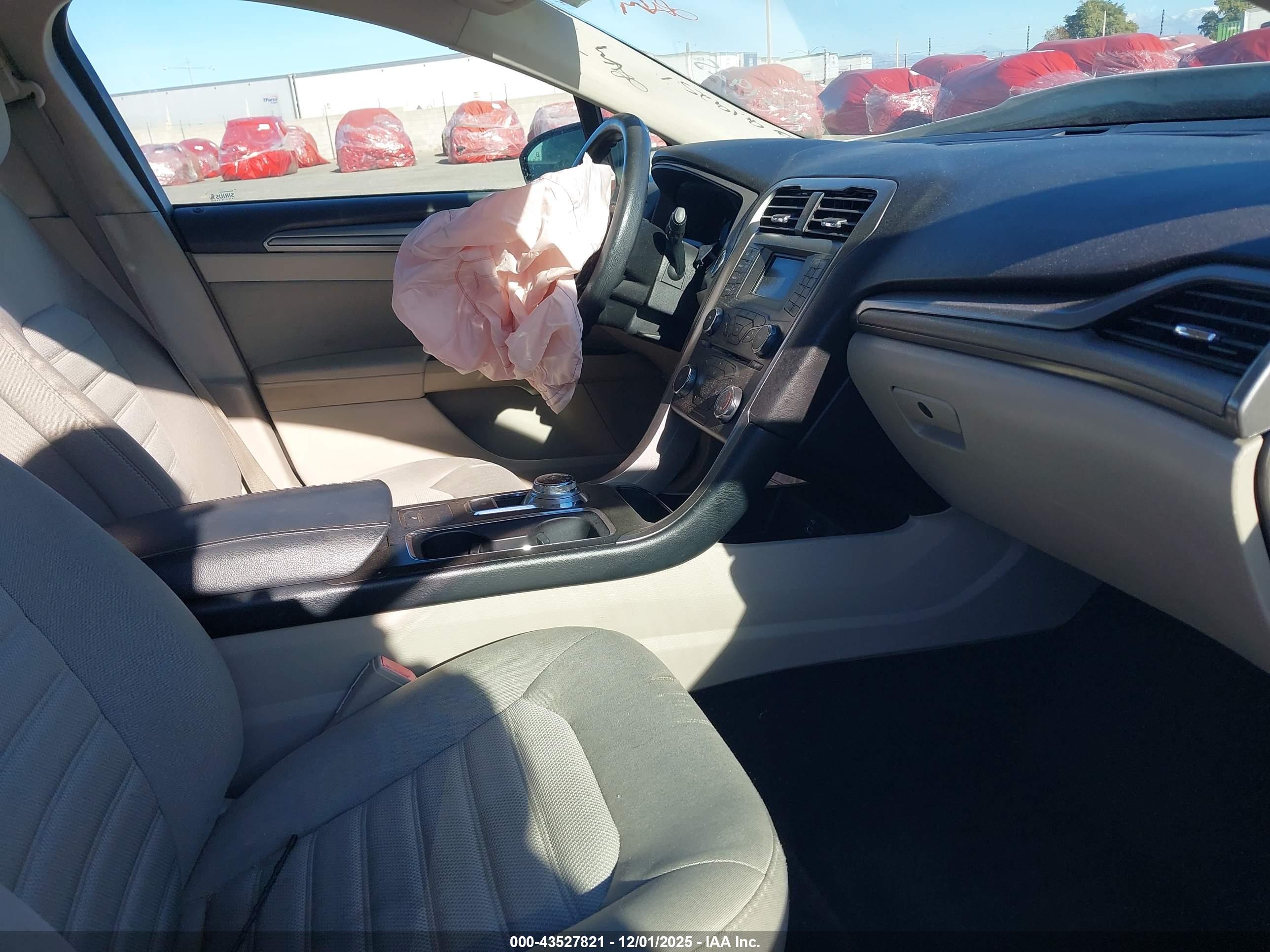 FORD FUSION image 5