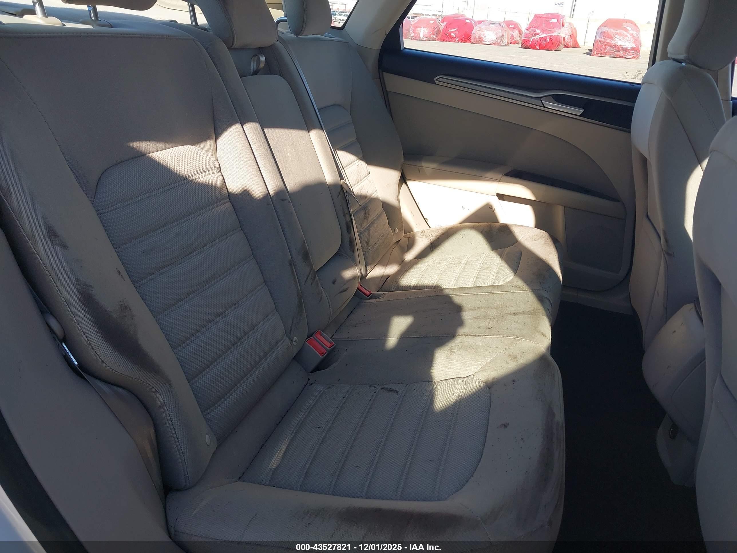 FORD FUSION image 8