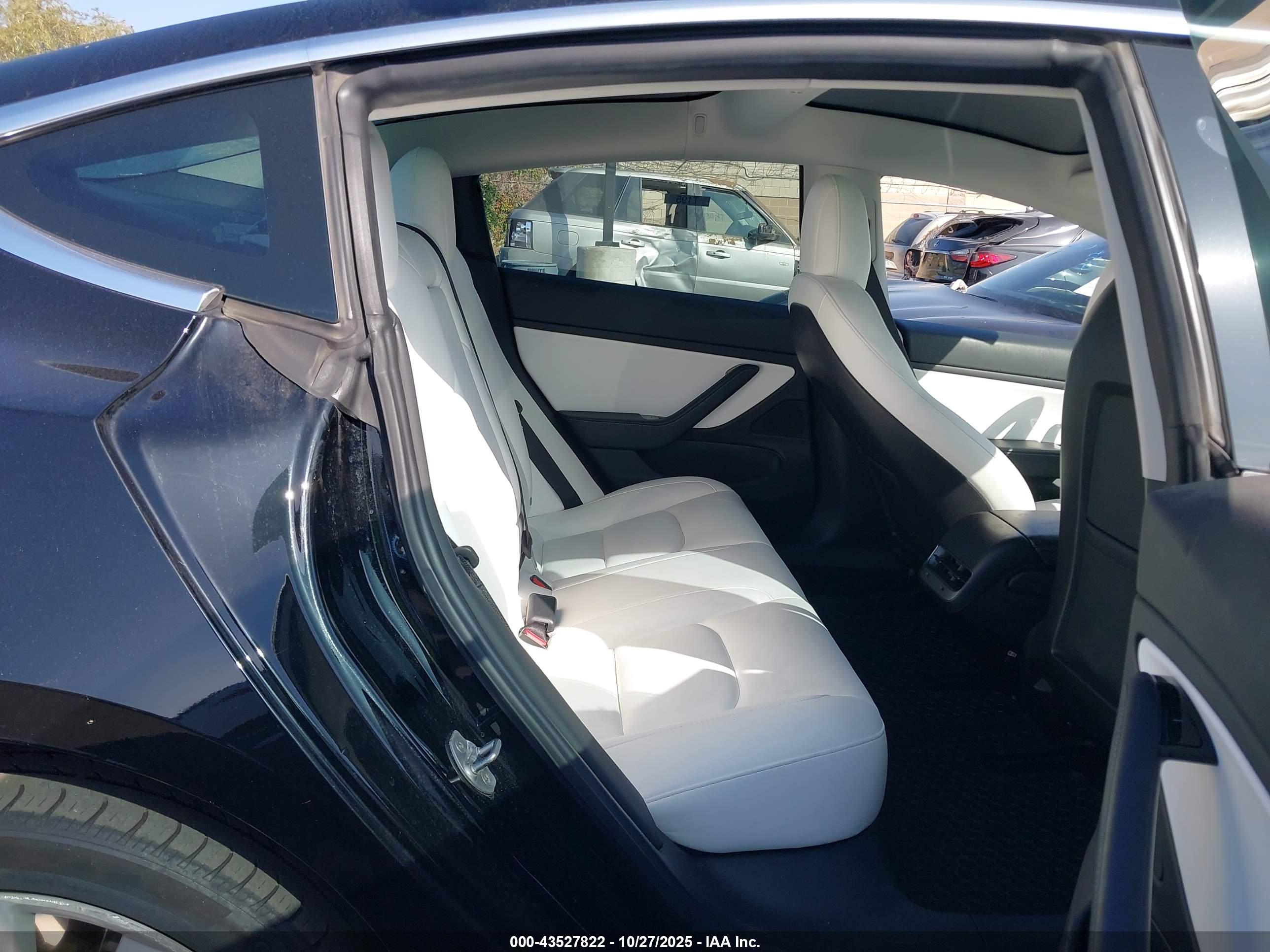 TESLA MODEL image 8
