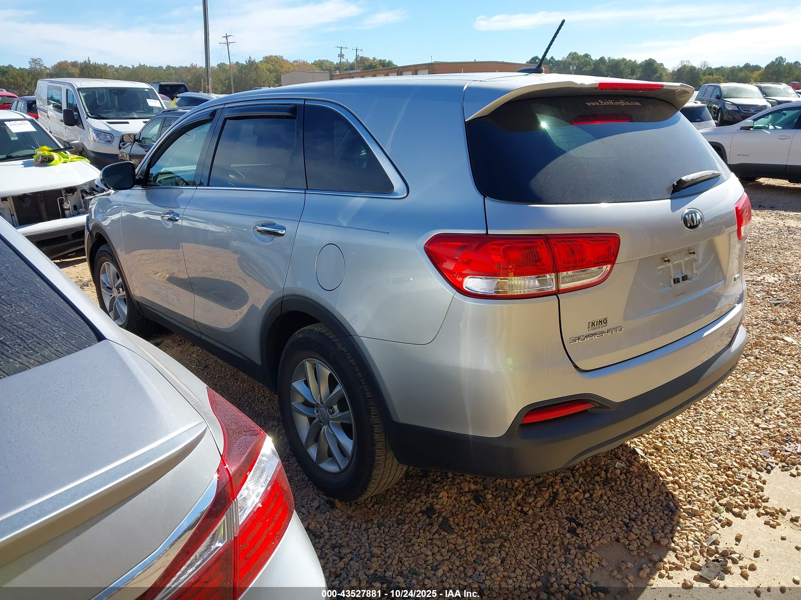 KIA SORENTO image 3