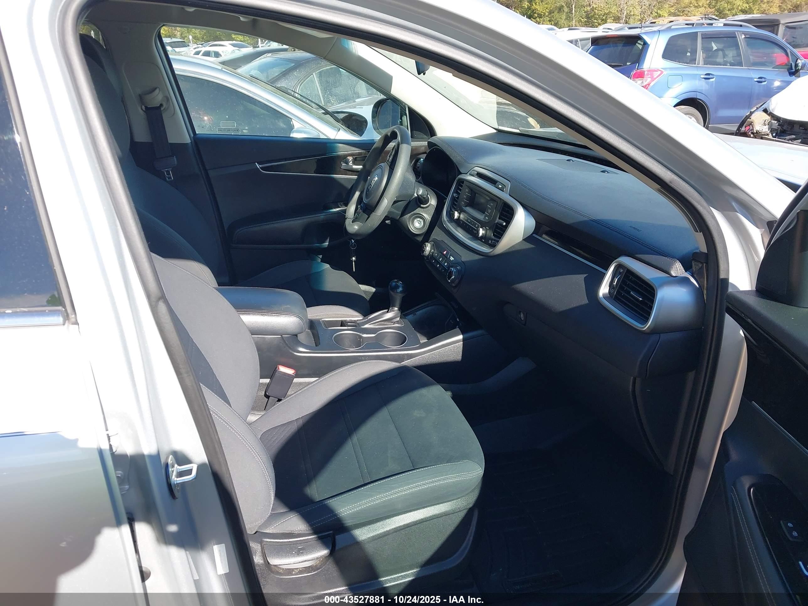 KIA SORENTO image 5