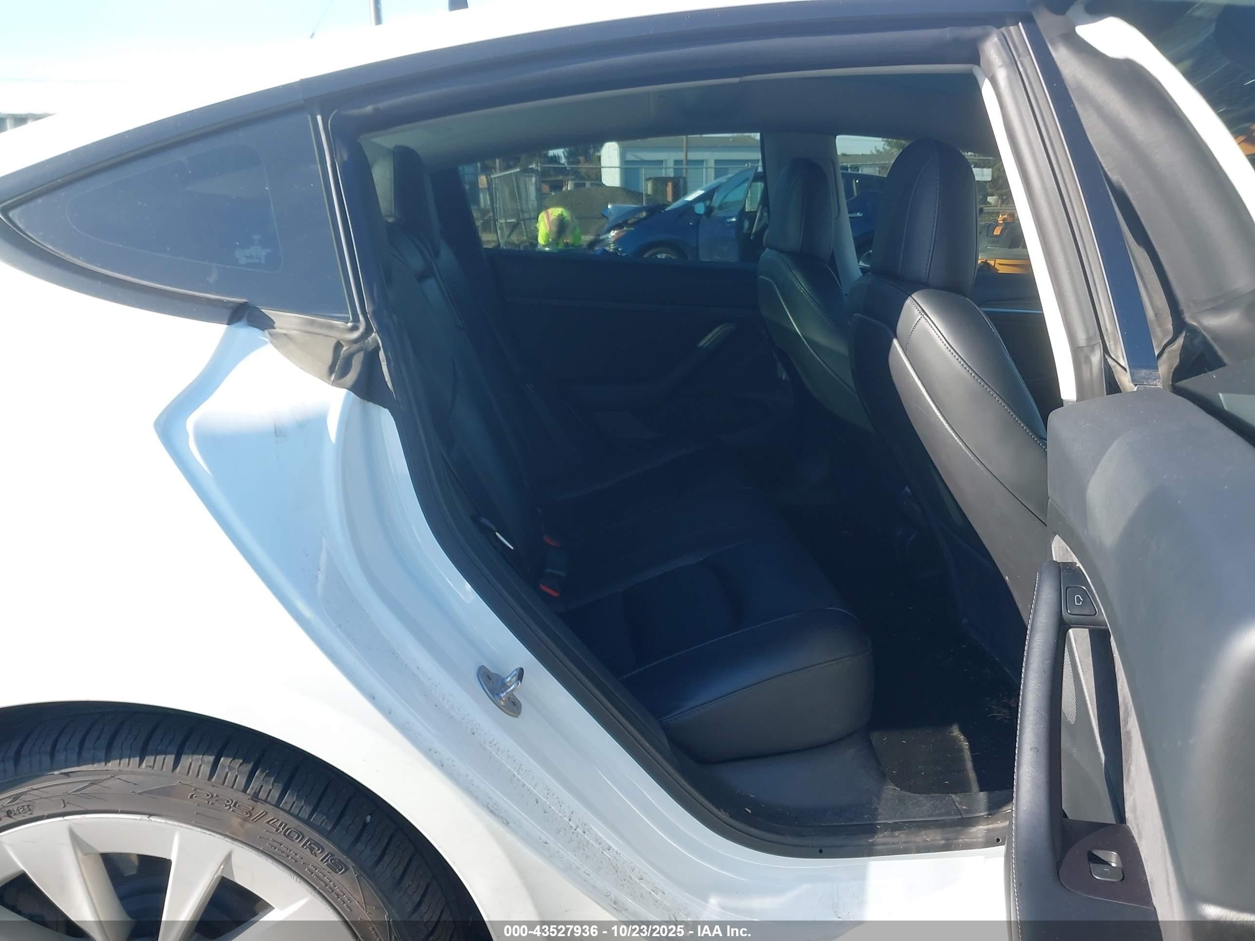 TESLA MODEL image 8