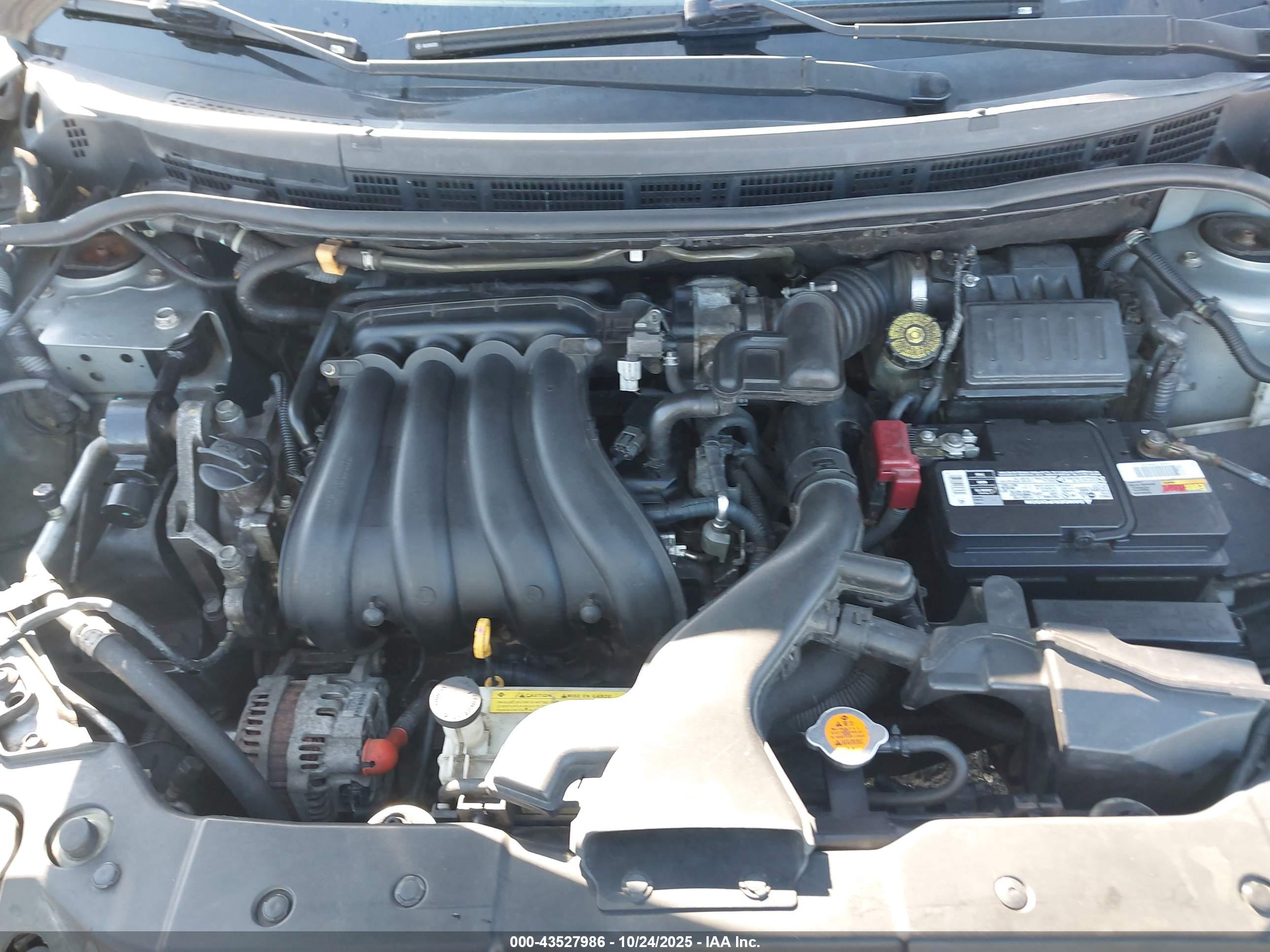 NISSAN VERSA image 10