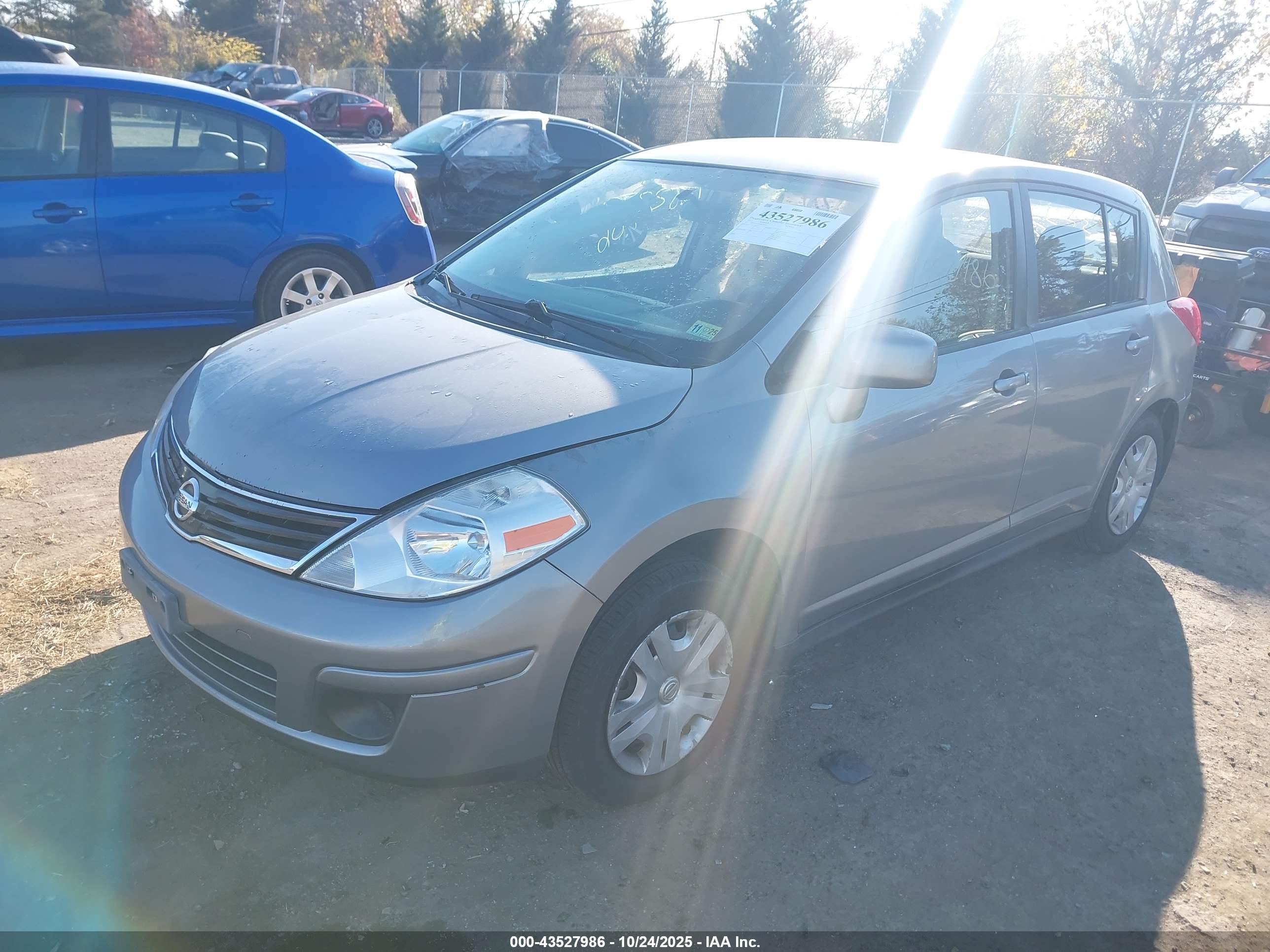 NISSAN VERSA image 2