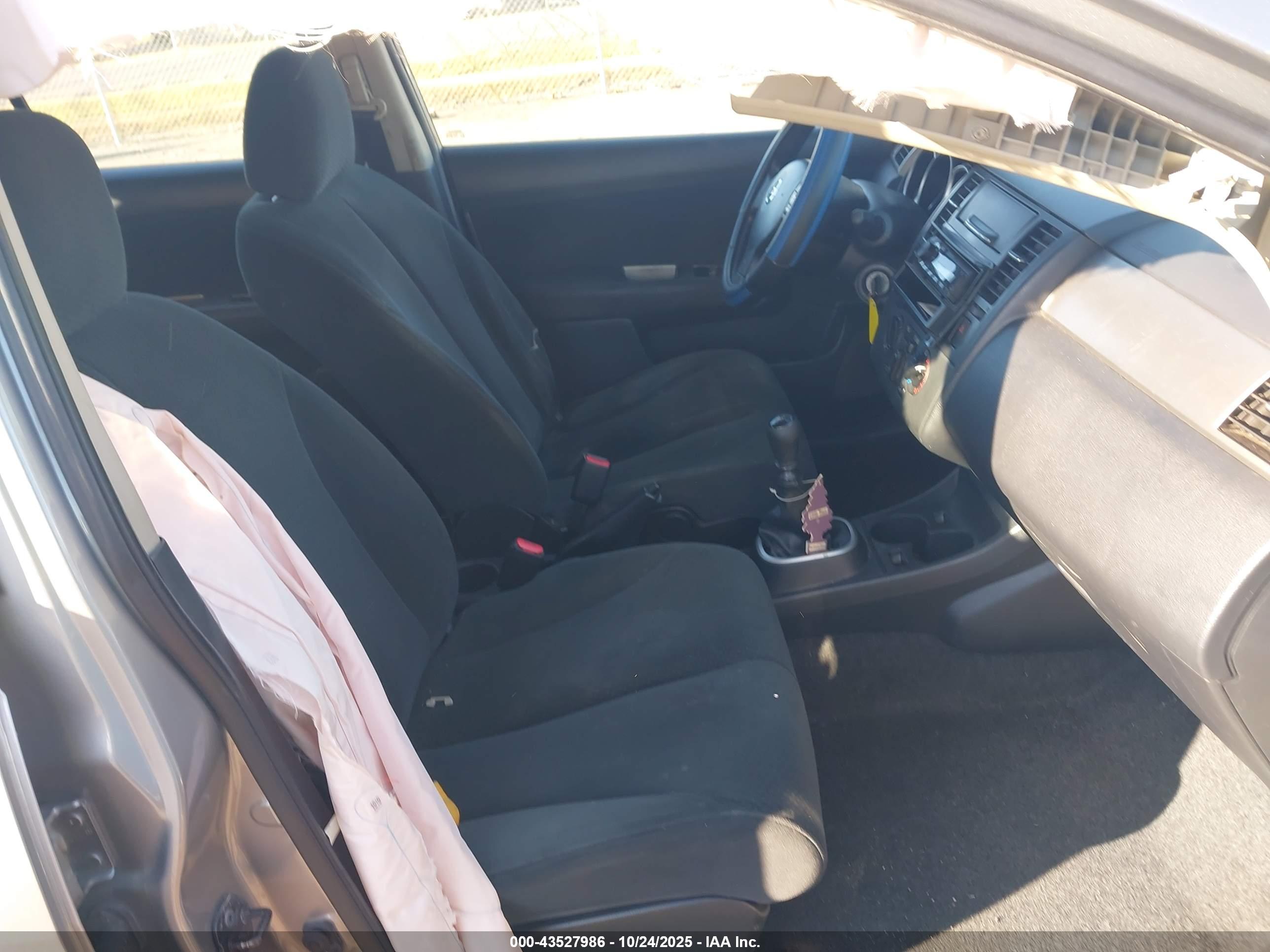 NISSAN VERSA image 5