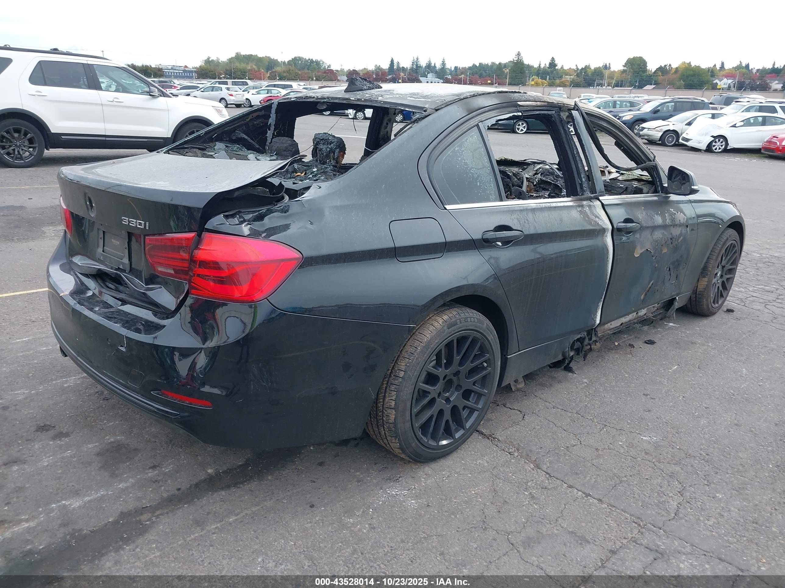 BMW 330I image 4