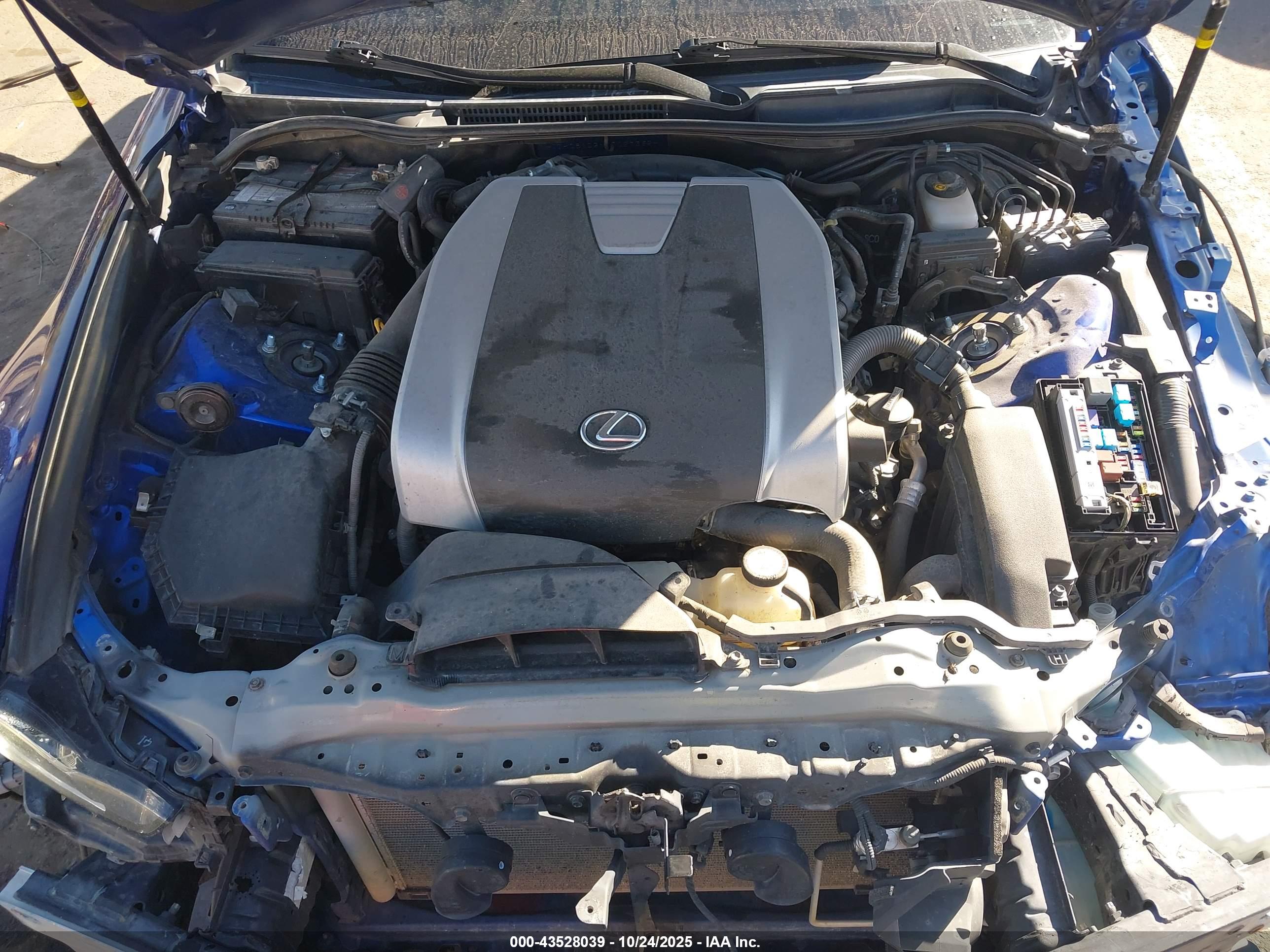 LEXUS IS image 10