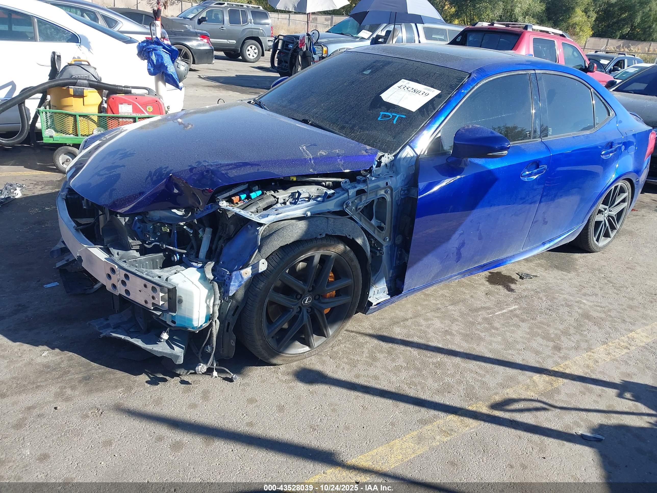 LEXUS IS image 2