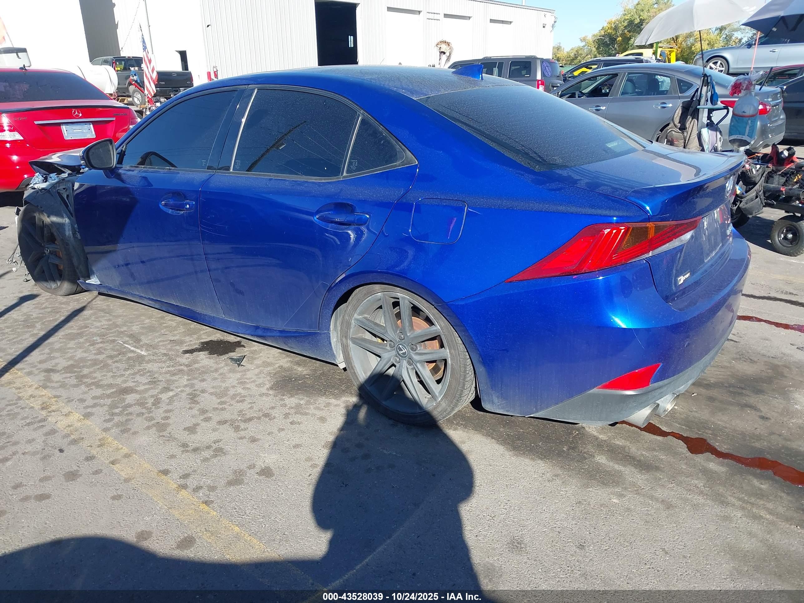 LEXUS IS image 3