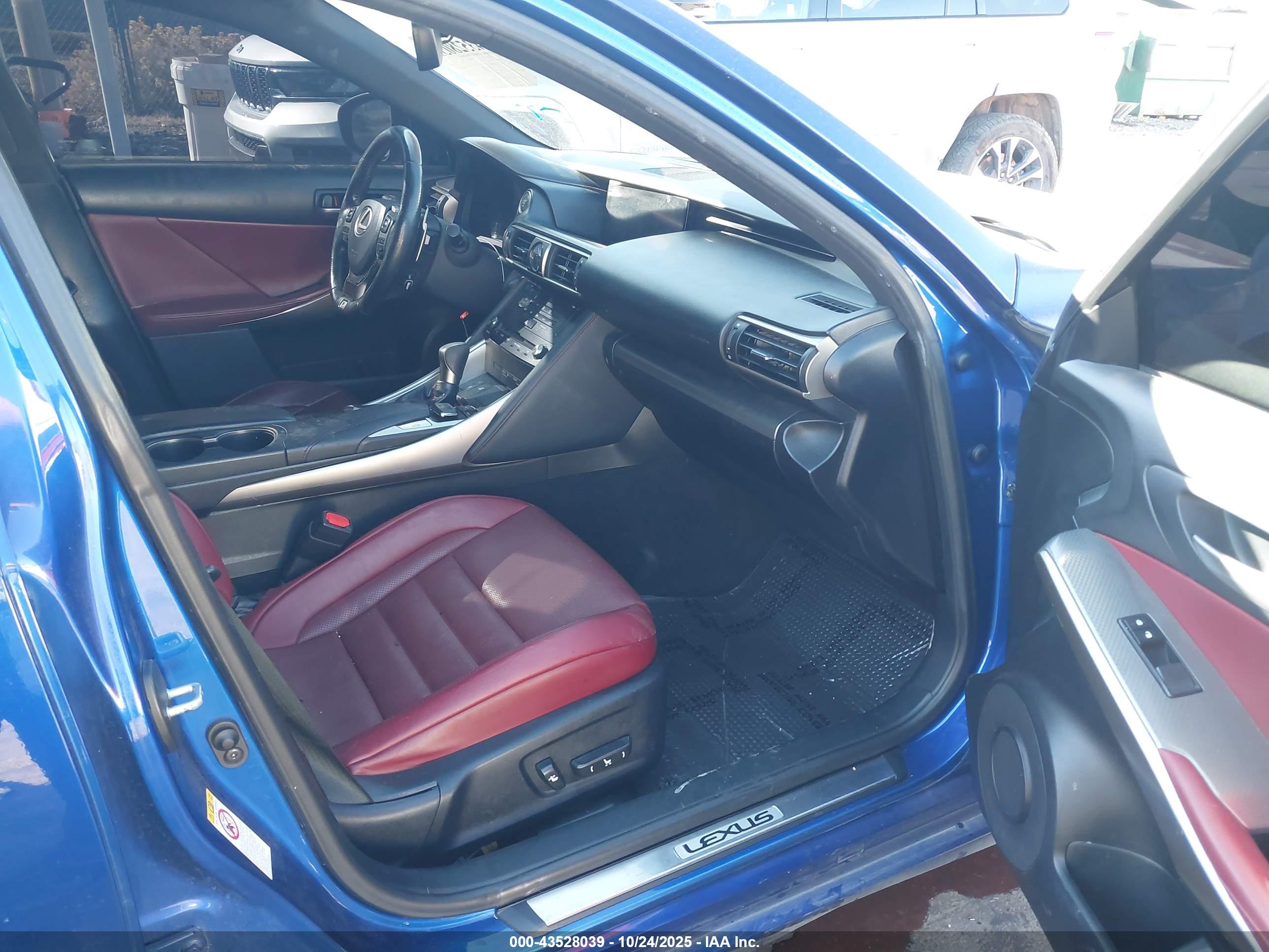 LEXUS IS image 5