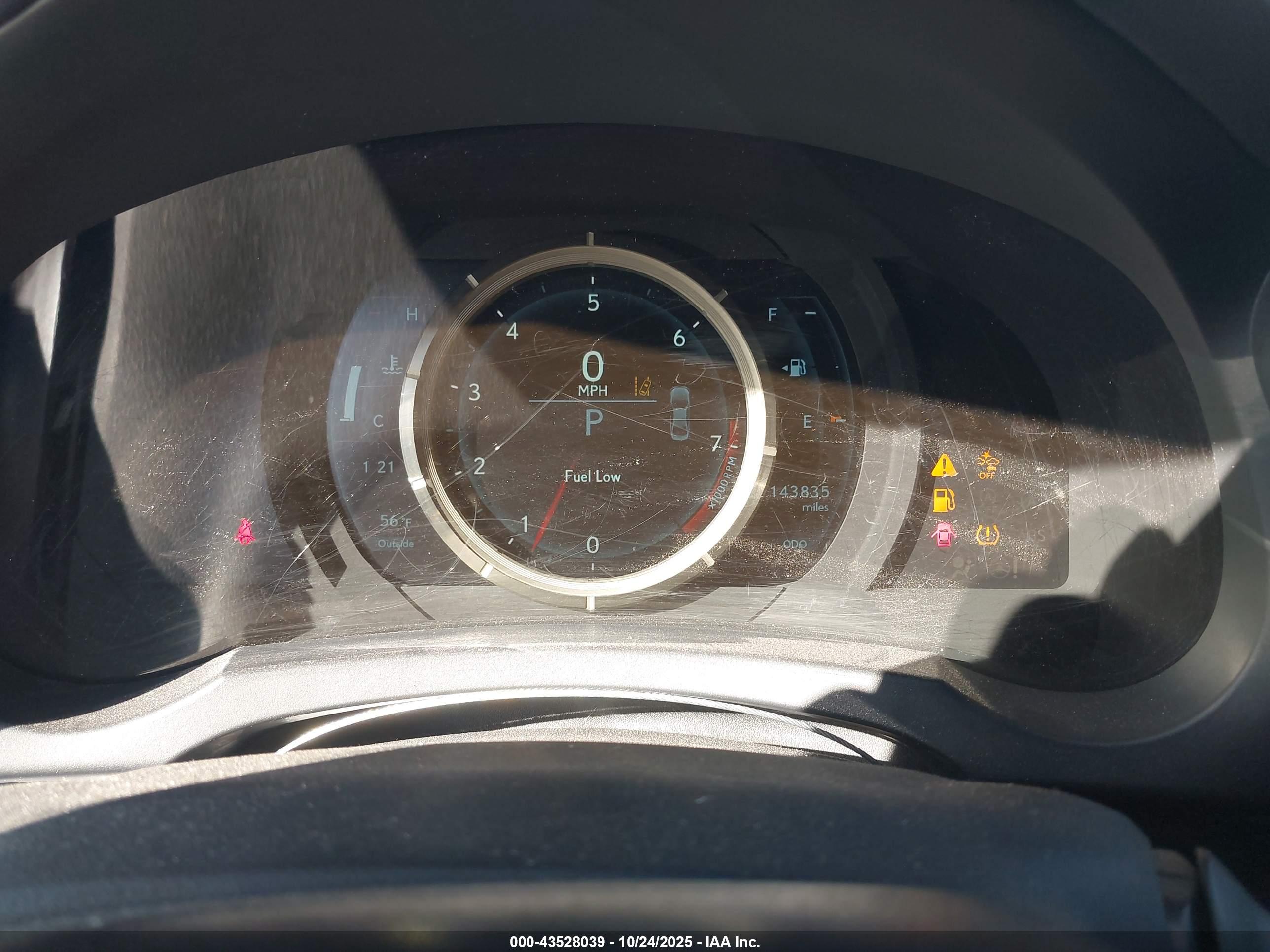 LEXUS IS image 7