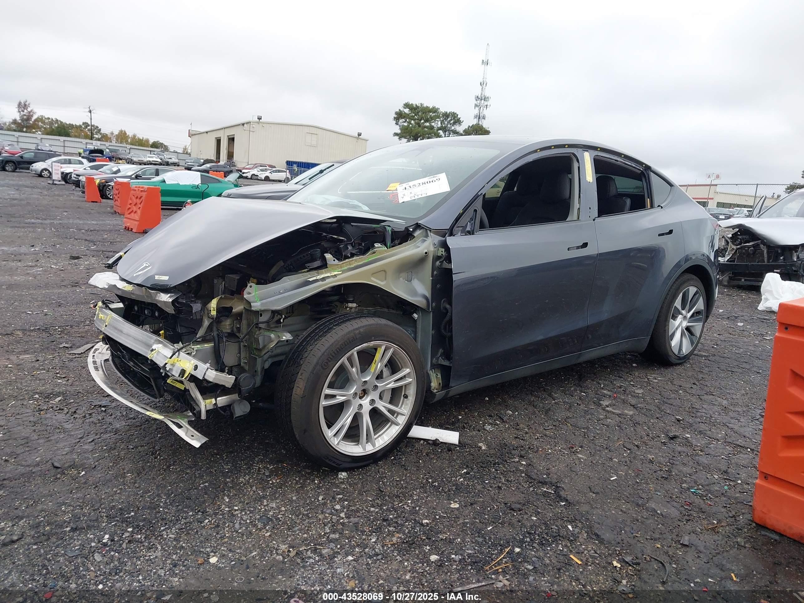 TESLA MODEL image 2