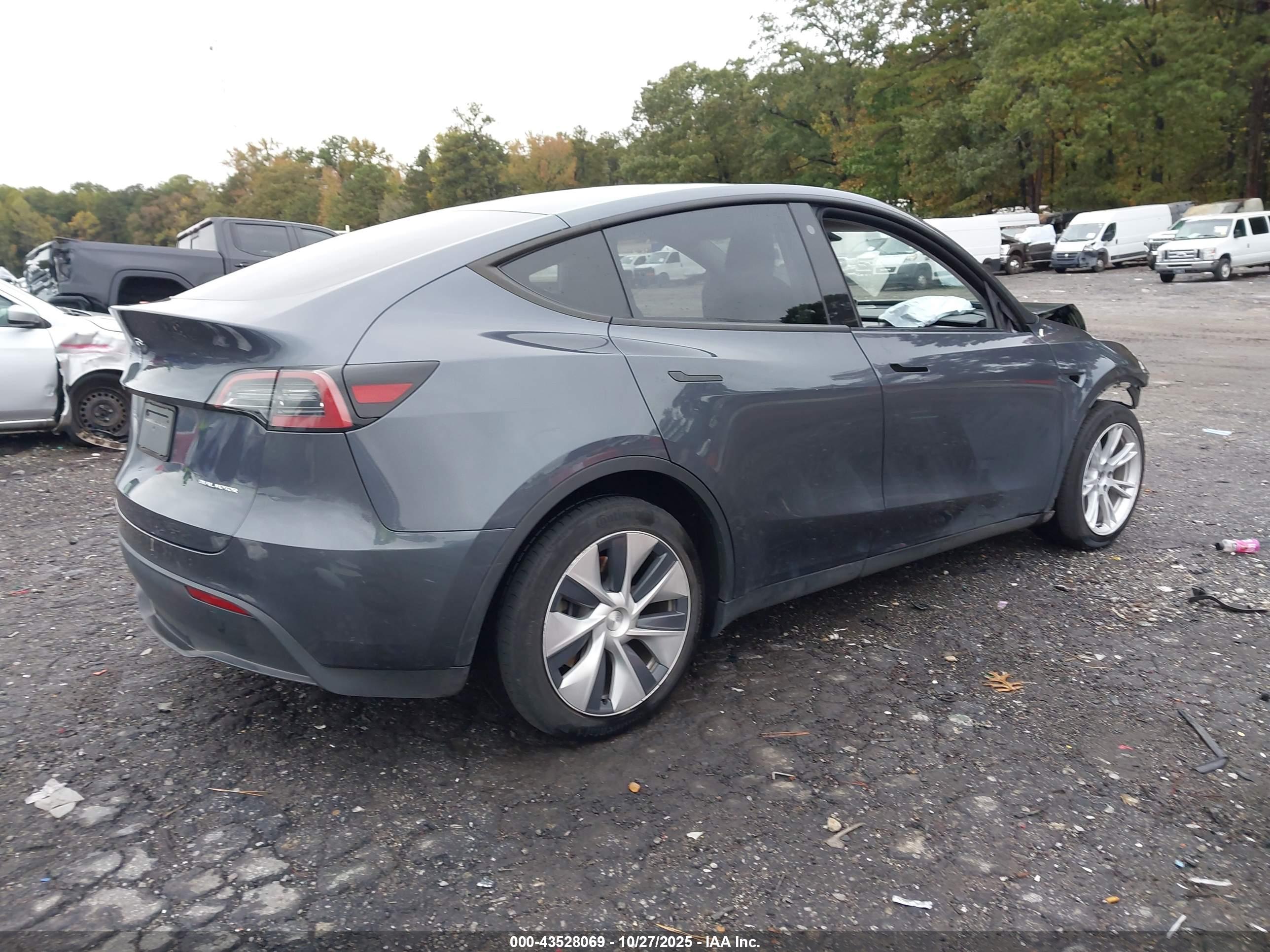 TESLA MODEL image 4