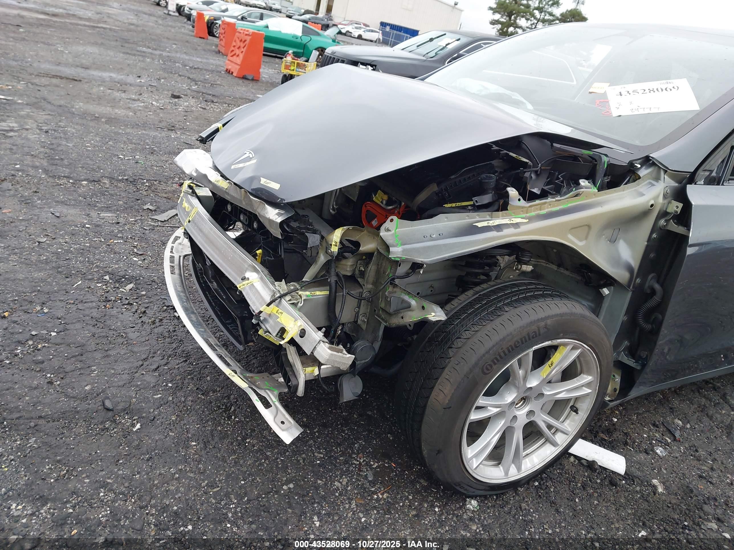 TESLA MODEL image 6