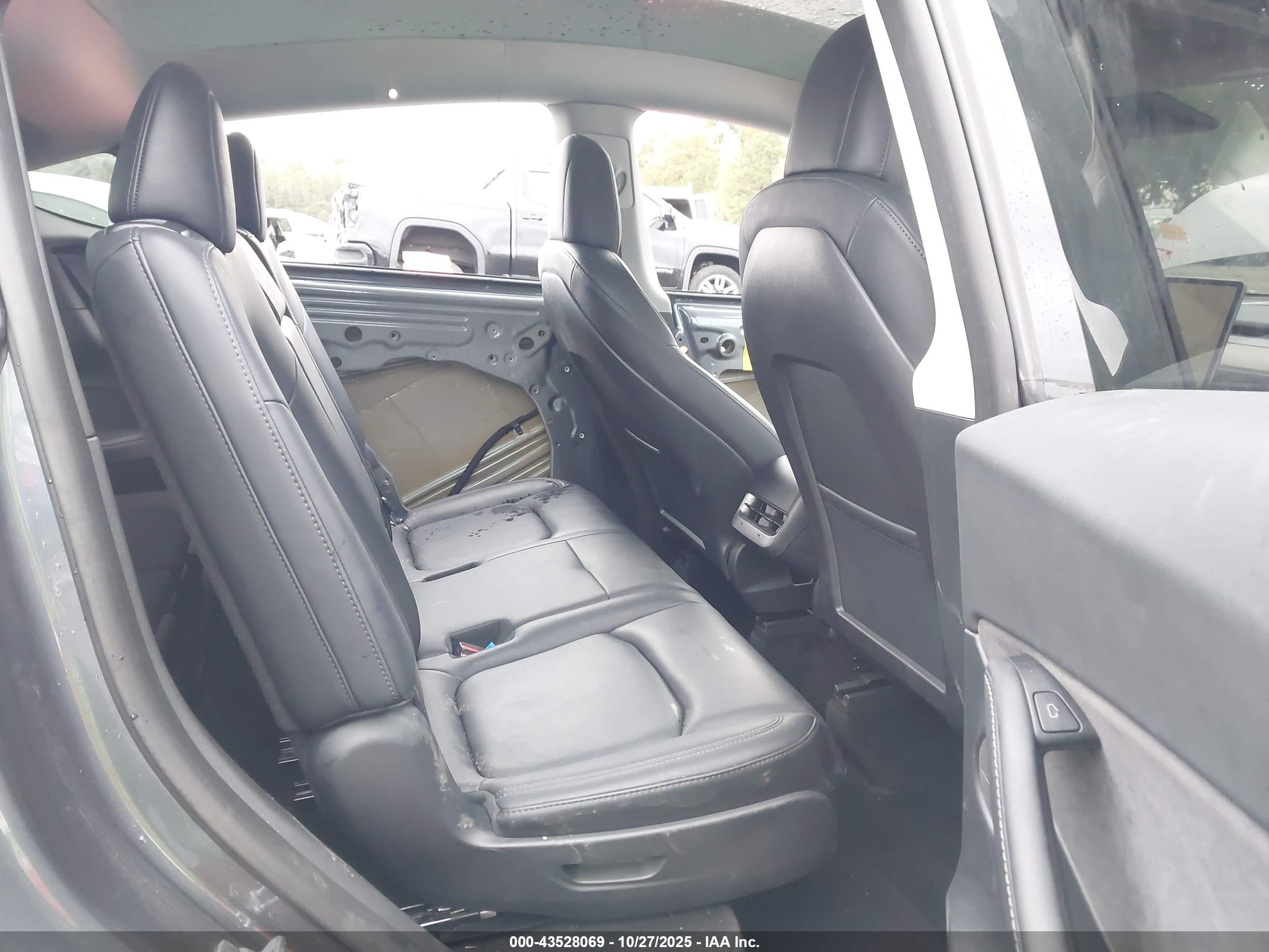 TESLA MODEL image 8