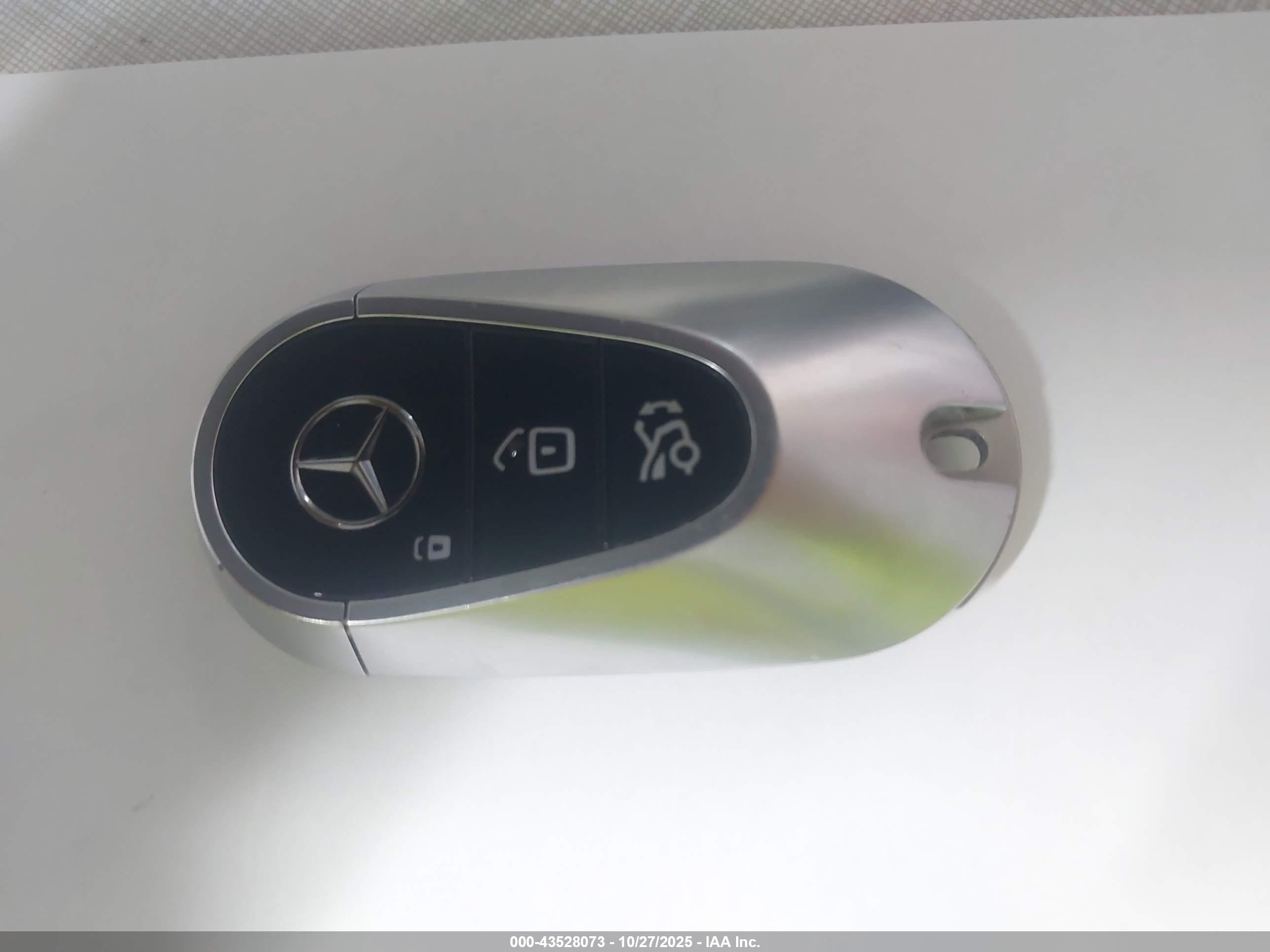 MERCEDES-BENZ EQS image 11