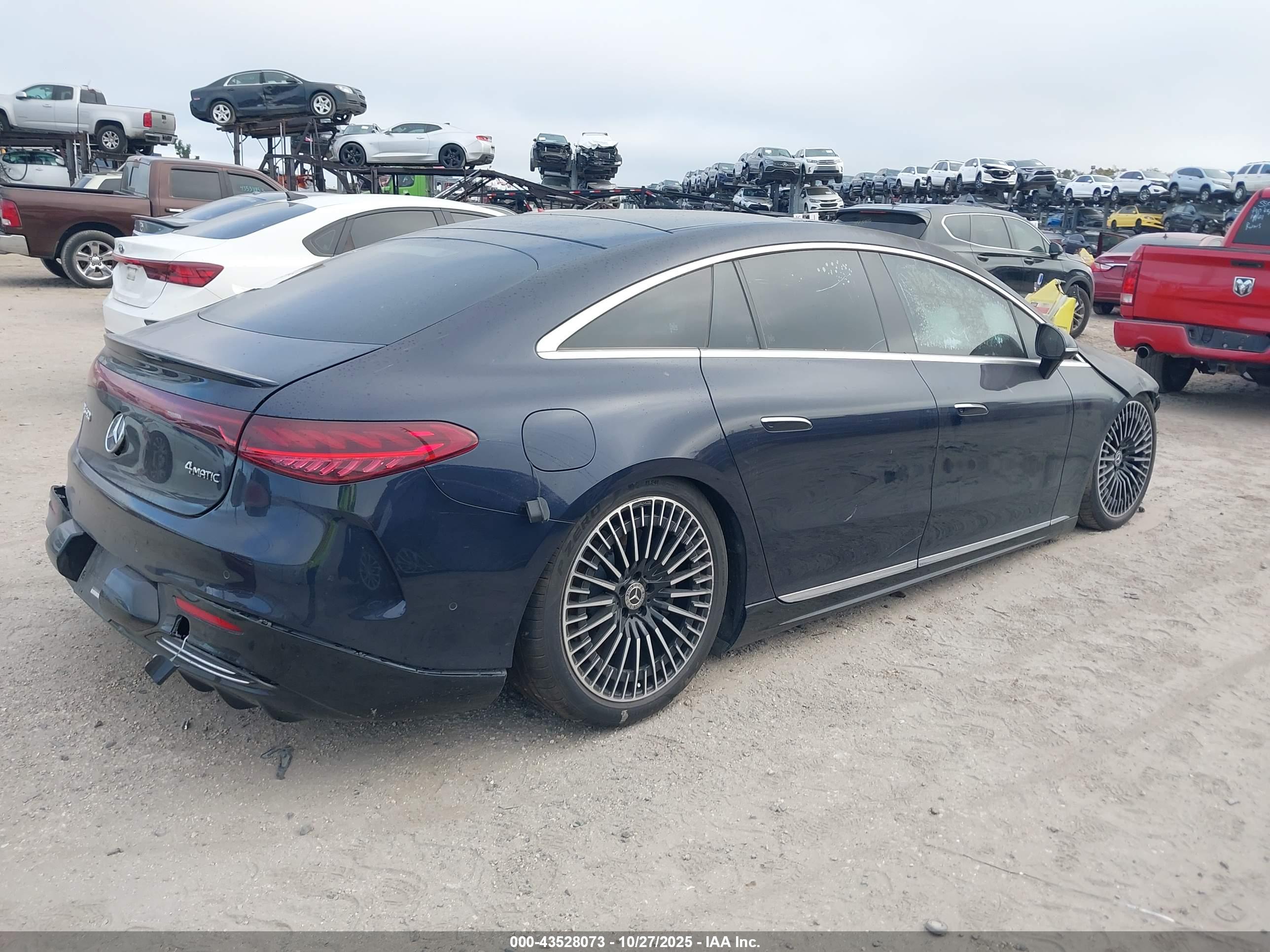 MERCEDES-BENZ EQS image 4