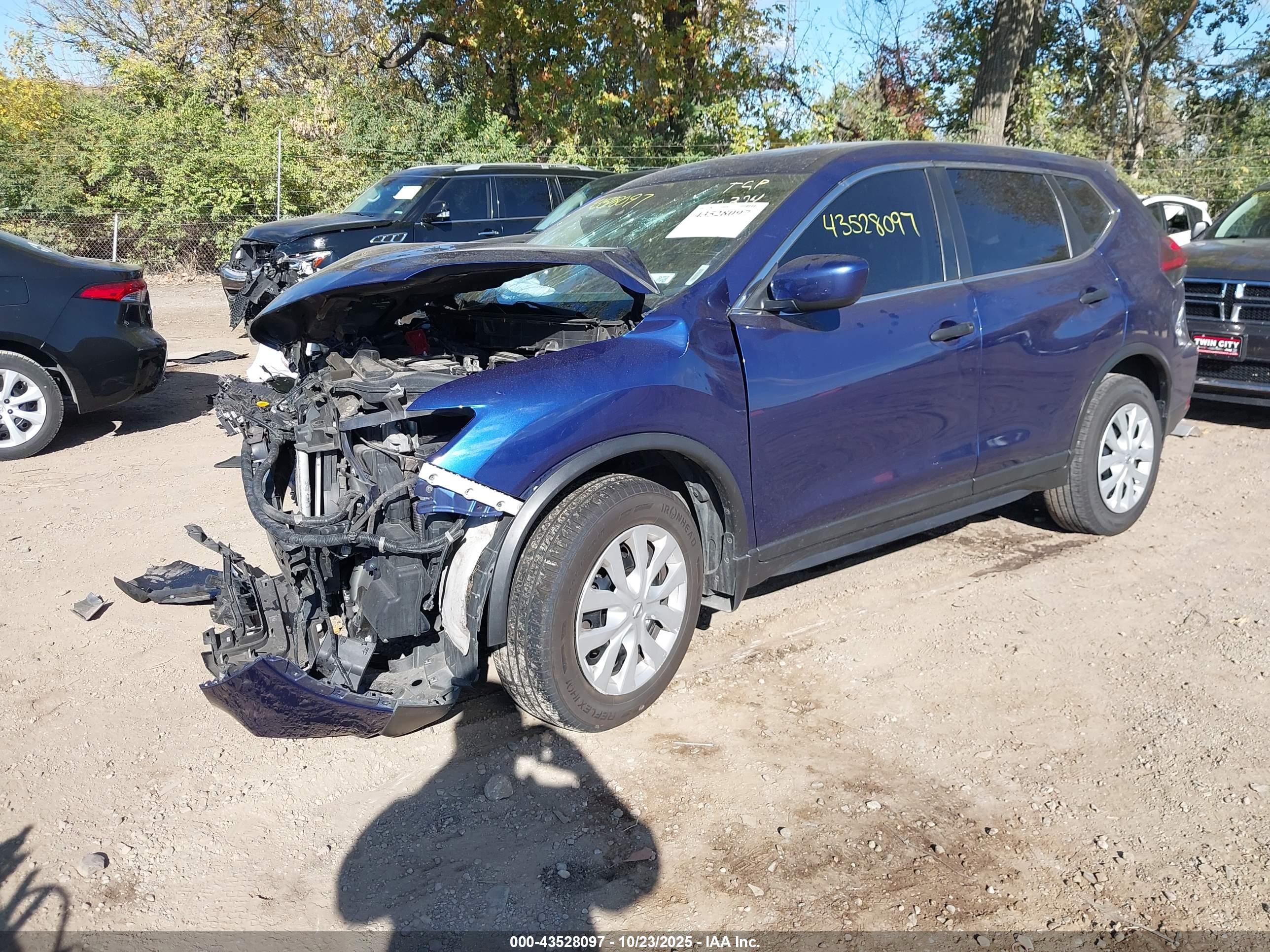 NISSAN ROGUE image 2