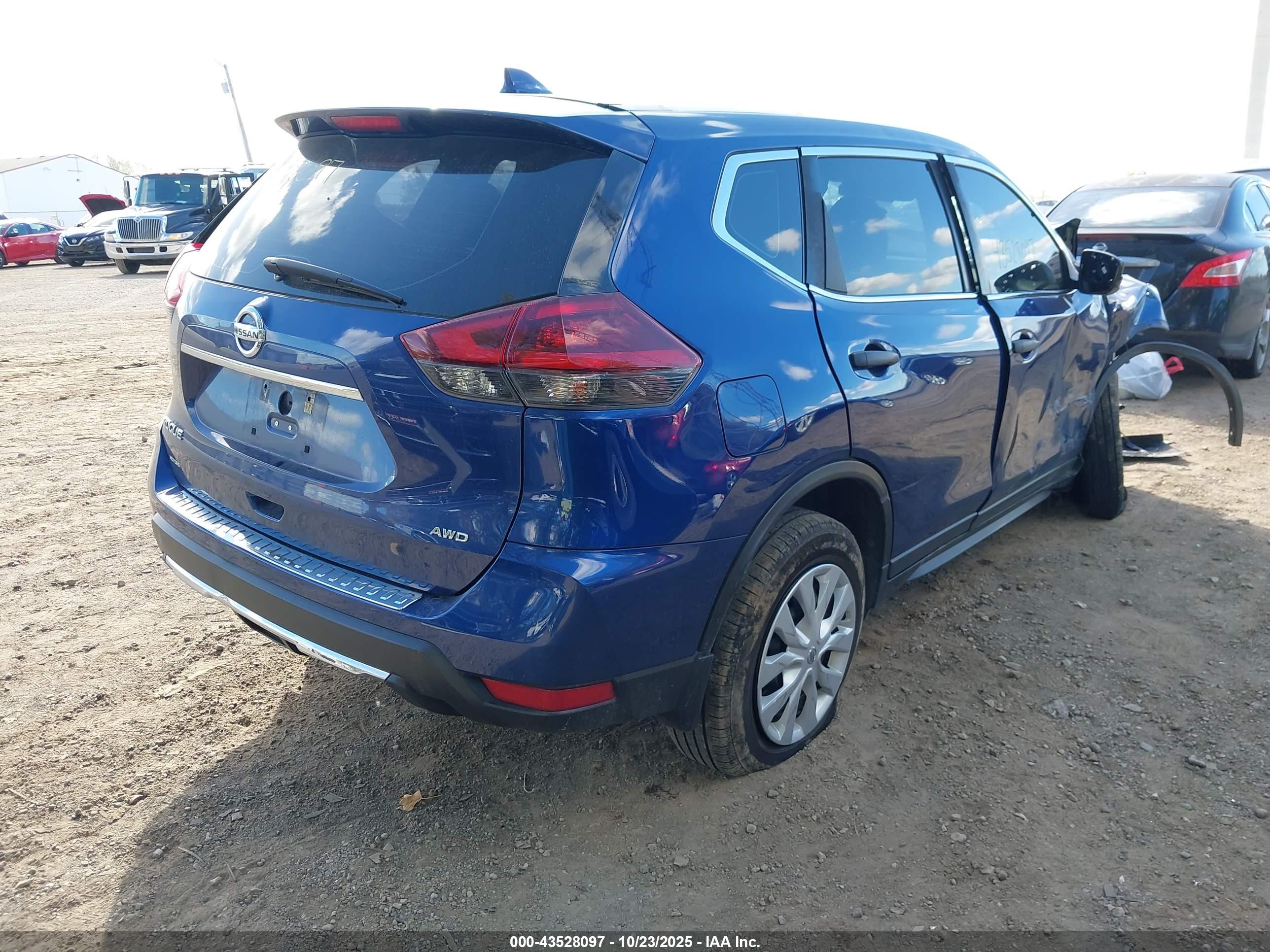 NISSAN ROGUE image 4