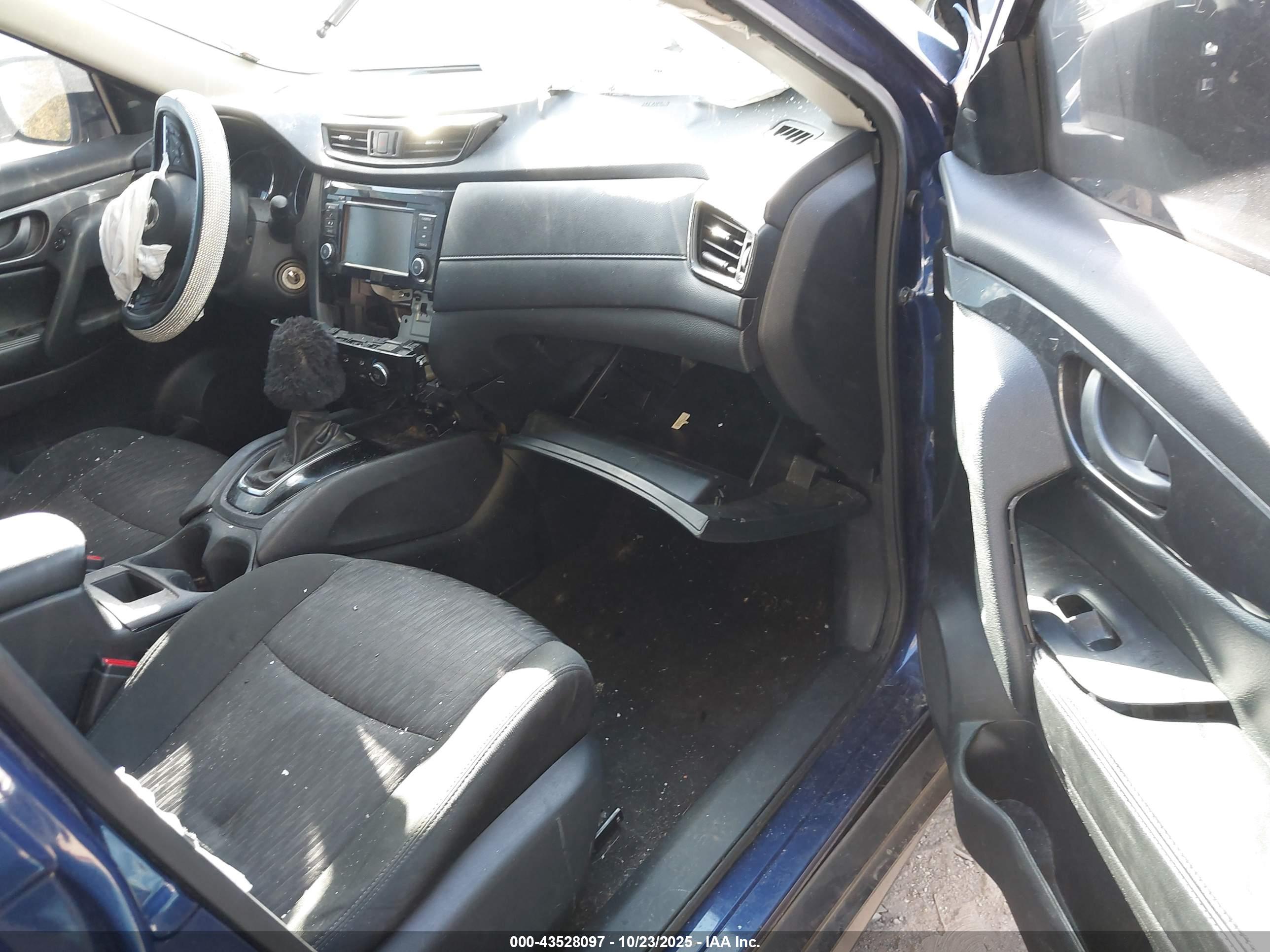 NISSAN ROGUE image 5